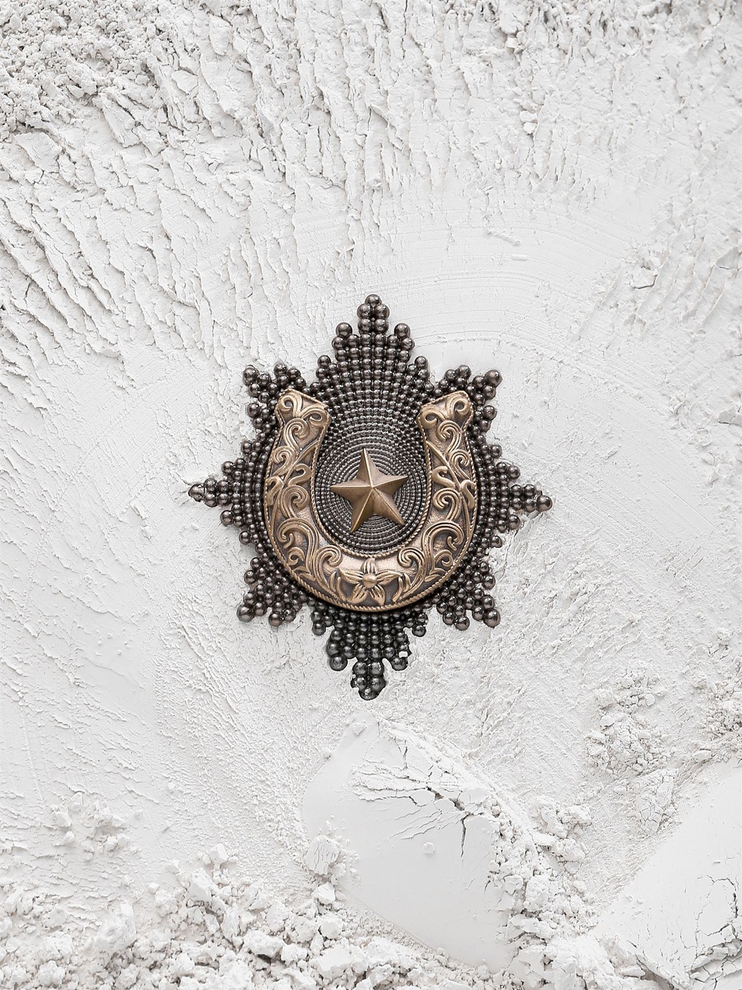 

COSA NOSTRAA Men Metallic-Toned The Kotinos Star Brooch