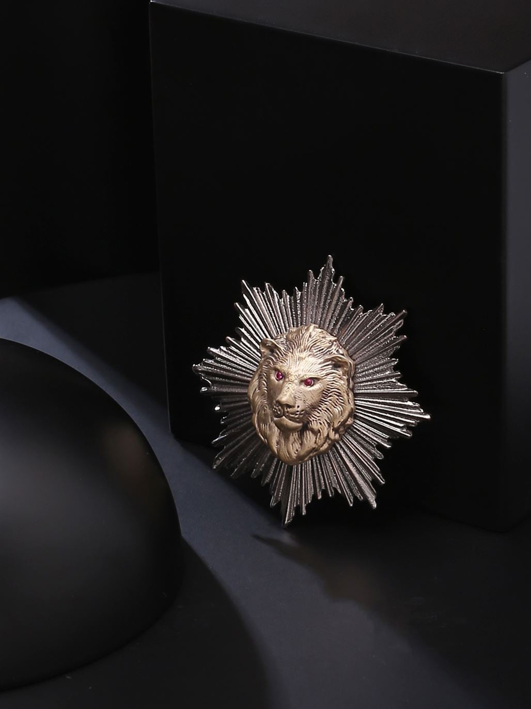 

COSA NOSTRAA Men Metallic-Toned Royal Leader Brooch