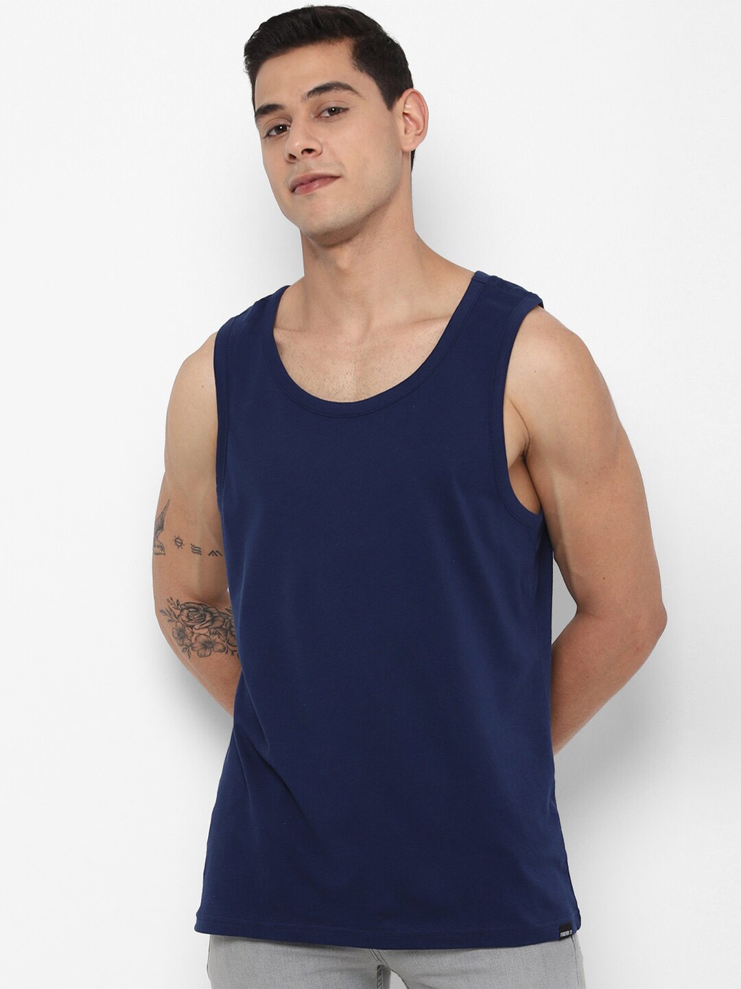 

FOREVER 21 Men Navy Blue T-shirt