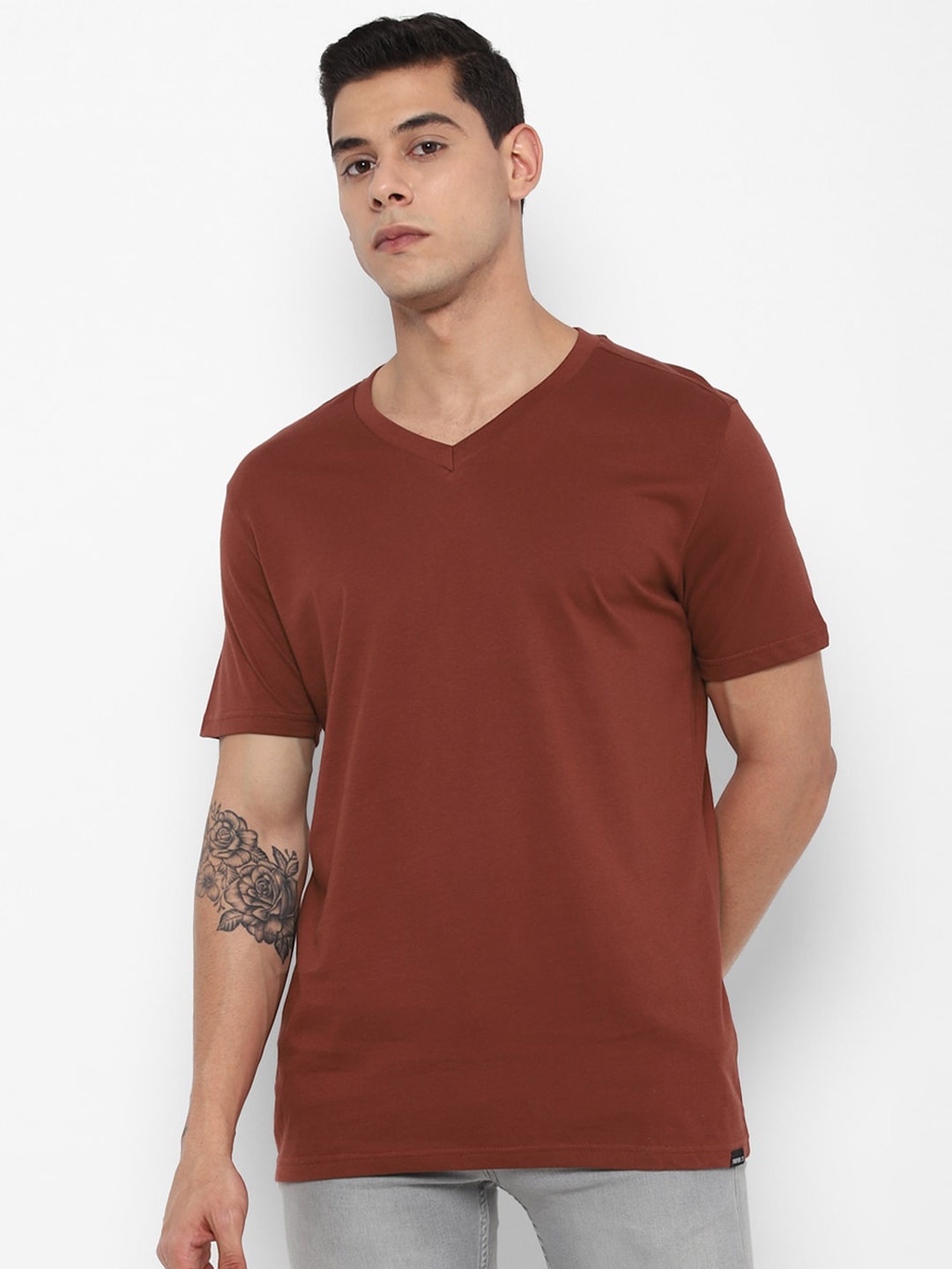 

FOREVER 21 Men Brown V-Neck T-shirt