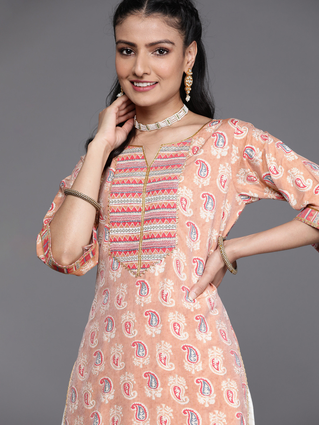 

Libas Women Peach-Coloured & Off White Paisley Printed Kurta