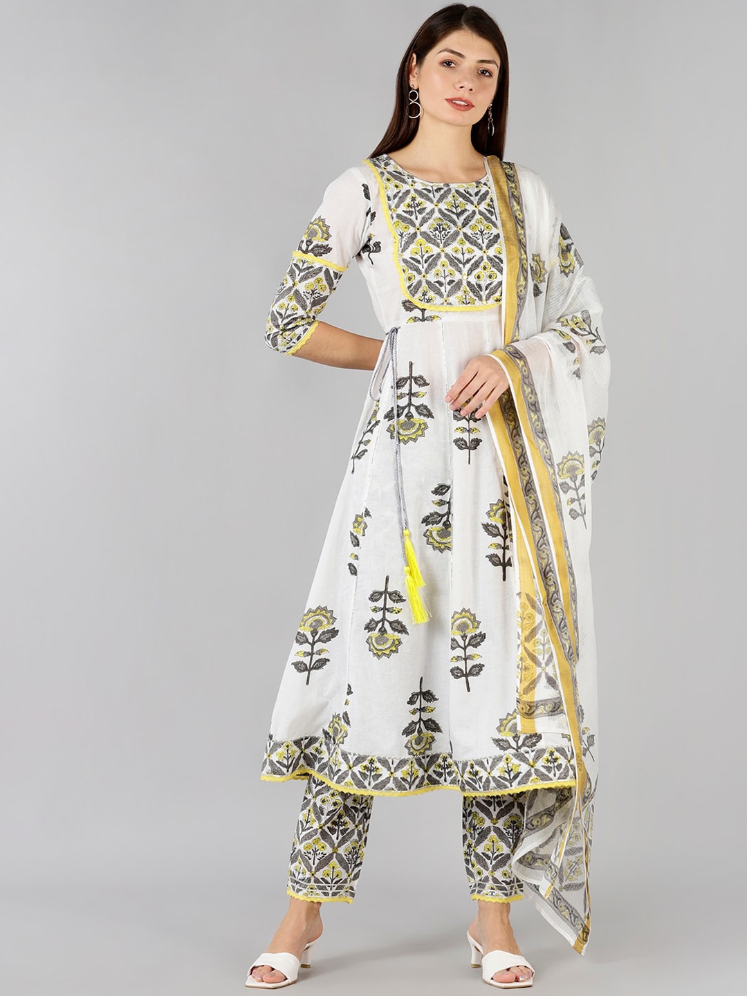 

Bani Women Cream-Coloured Floral Printed Kurta with Trousers & With Dupatta