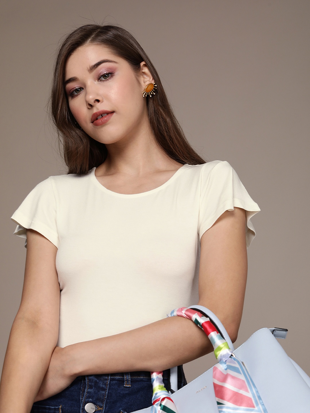 

bebe Women Egret Essential Solid Regular Top, White