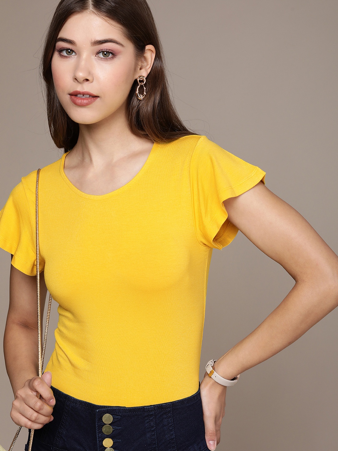 

bebe Women Daisy Daze Essential Solid Flutter Sleeves Top Top, Yellow