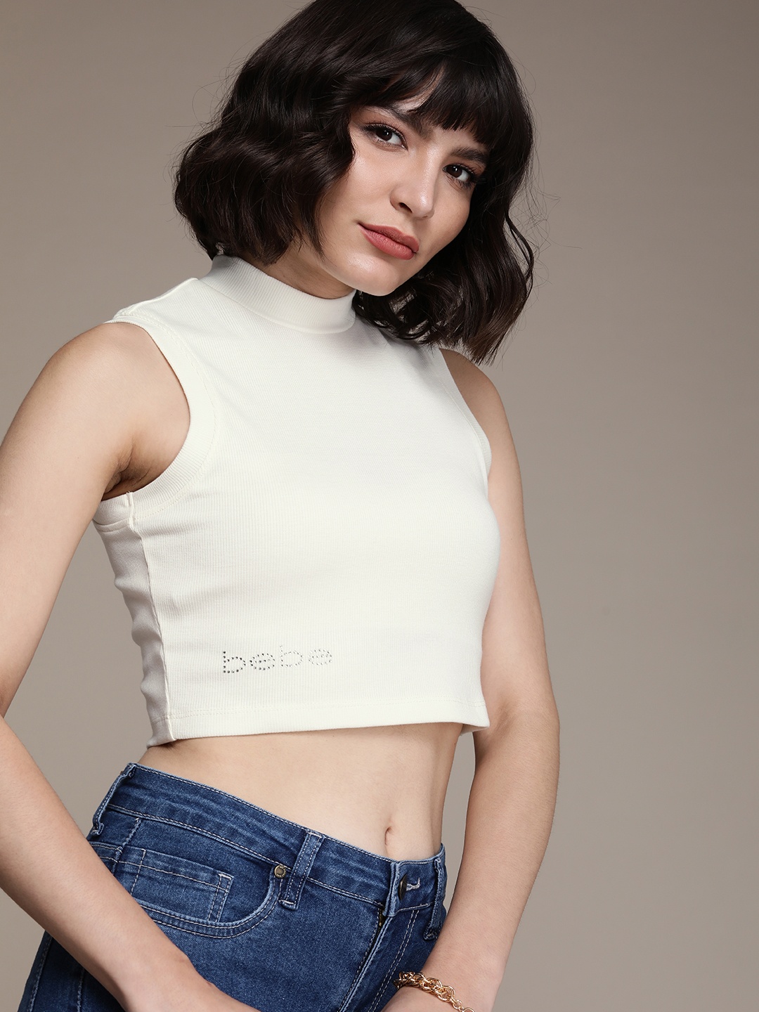 

bebe Womne Egret Brand Logo Printed Crop Top With Beads, Off white