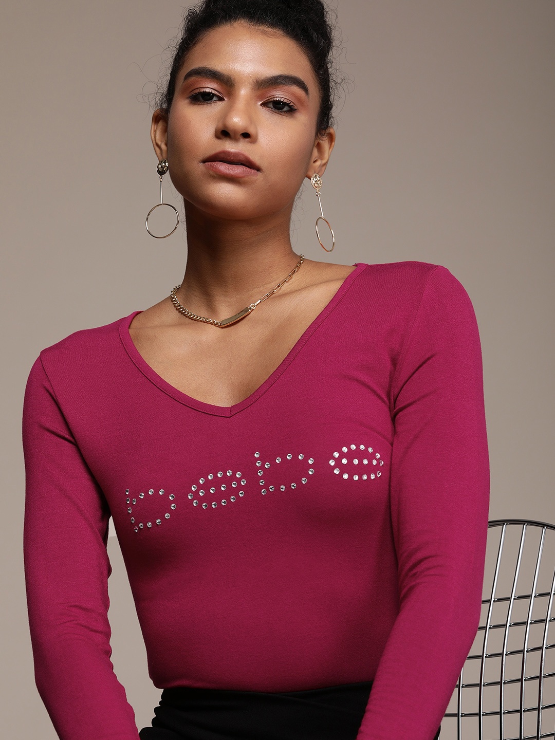 

bebe Women Persian Red Essential Brand Logo Printed V-Neck Slim Fit T-shirt With Beads, Magenta