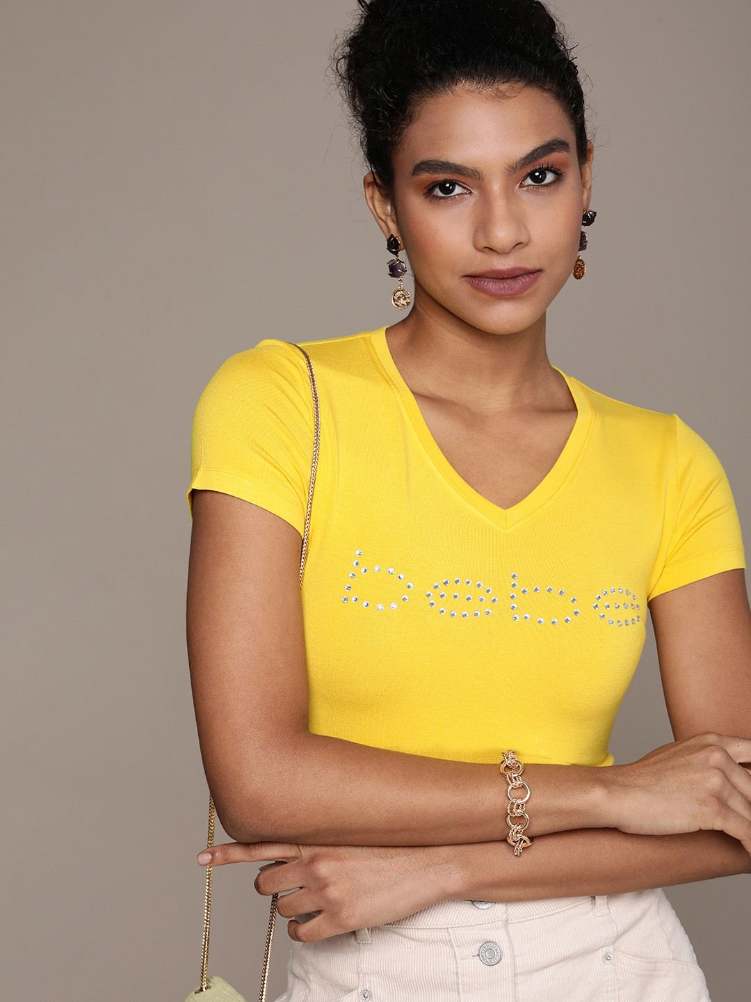 

bebe Women Daisy Daze Essential Solid Beads & Stones Detailing Slim Fit Casual T-shirt, Yellow