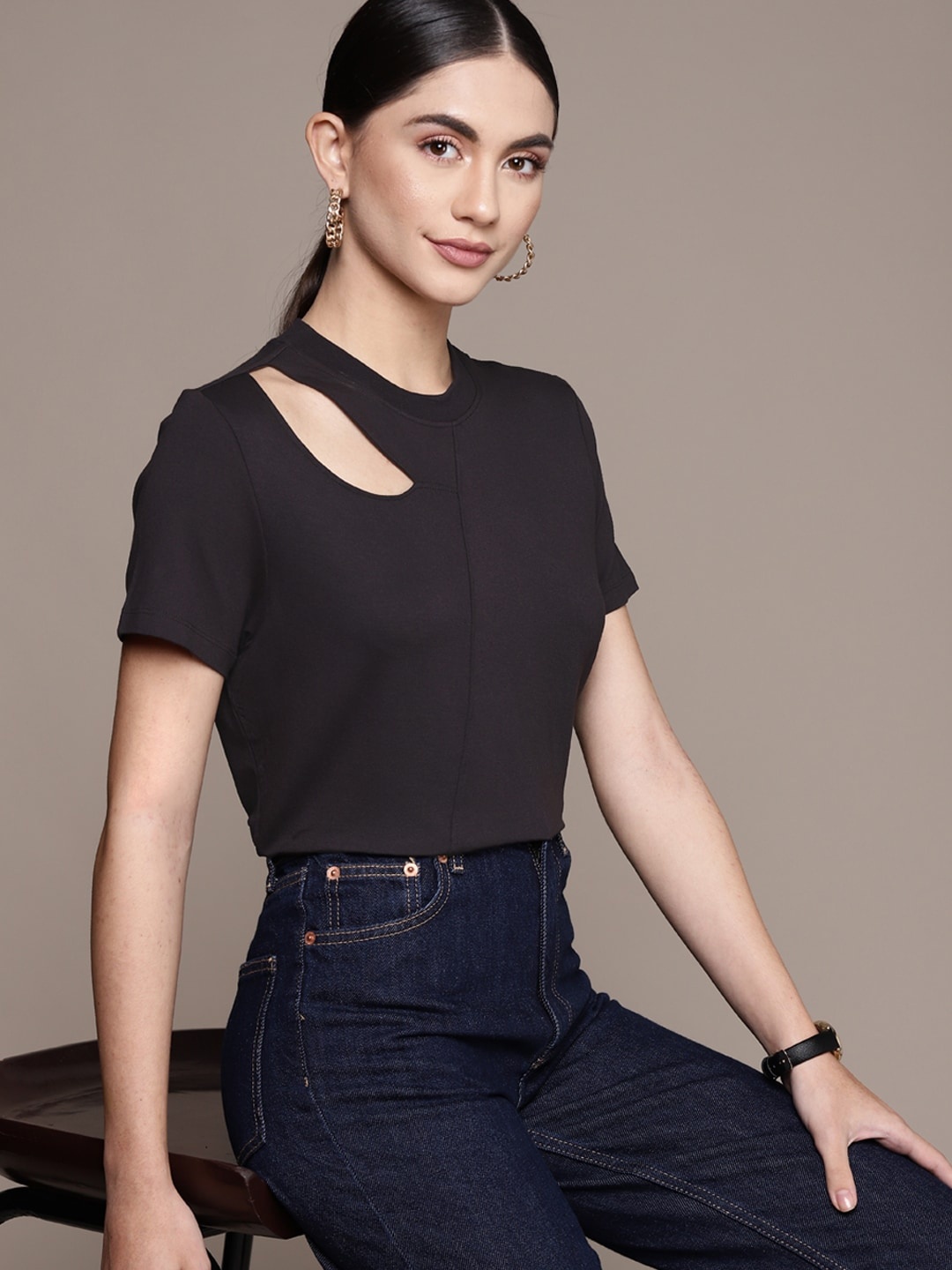 

bebe Women Black Essential Solid Slim Fit Casual T-shirt