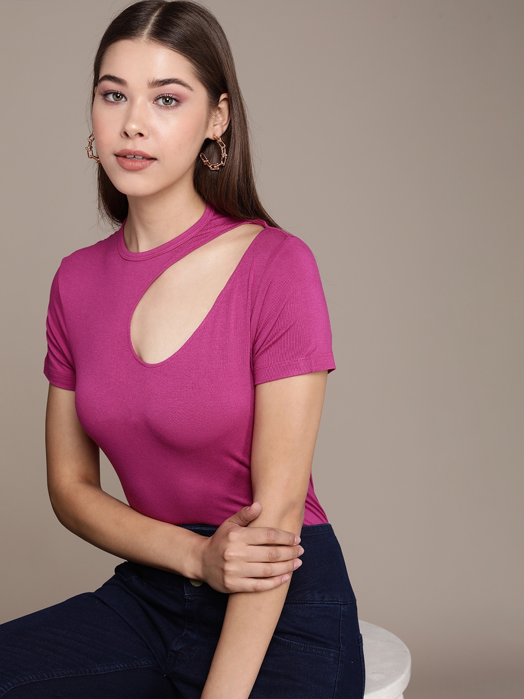

bebe Women Orchid Flower Essential Solid Cut- Out Slim Fit T-shirt, Pink