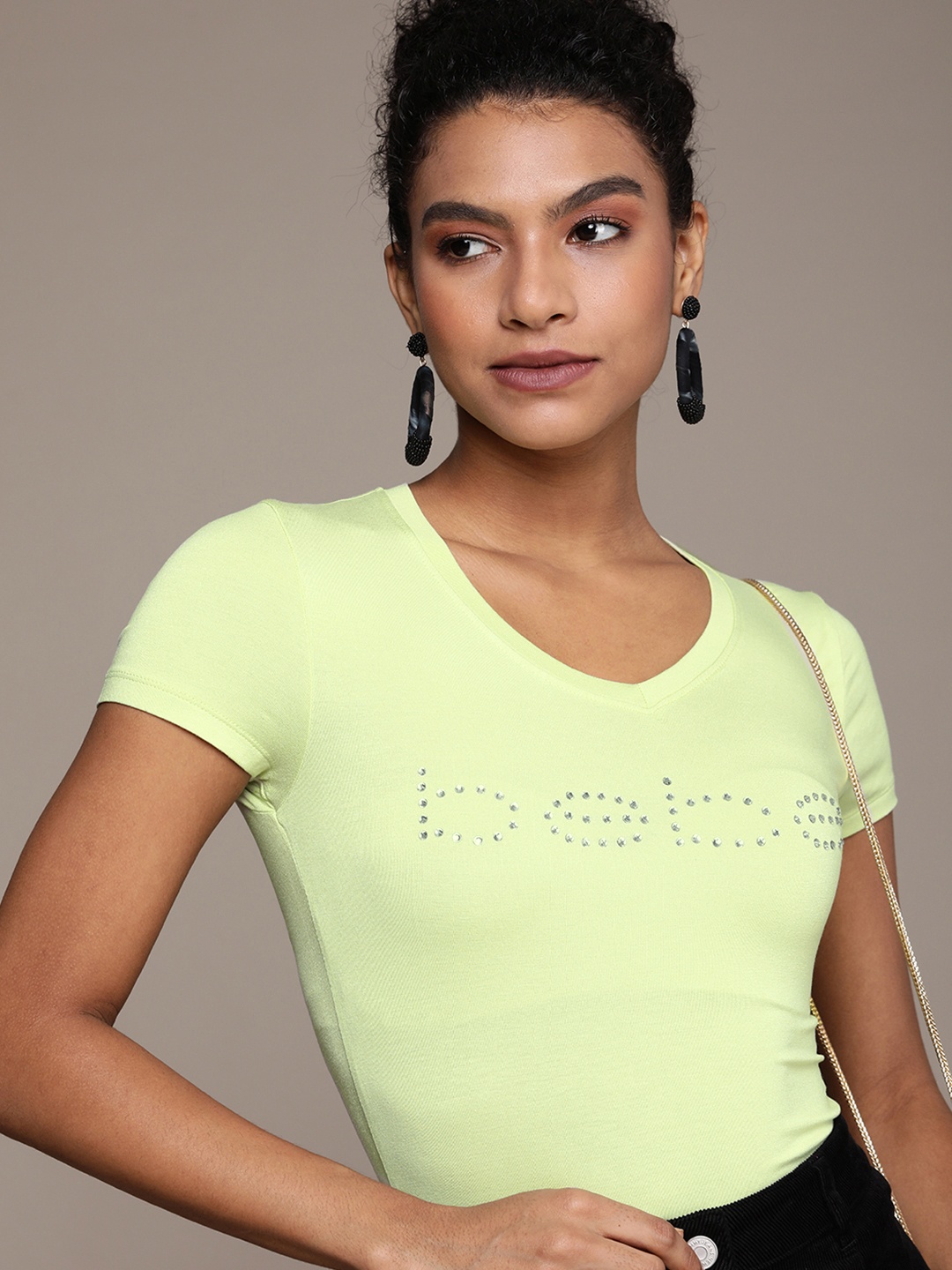 

bebe Women Lily Green Essential Brand Logo Embellished V-Neck T-shirt