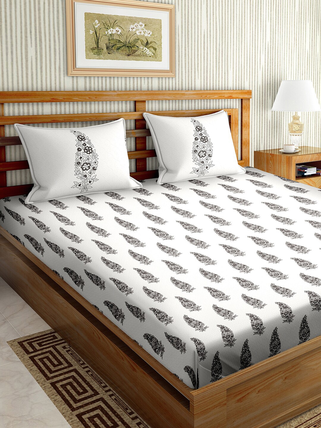 

BELLA CASA White & Grey Ethnic Motifs 180 TC Cotton King Bedsheet with 2 Pillow Covers