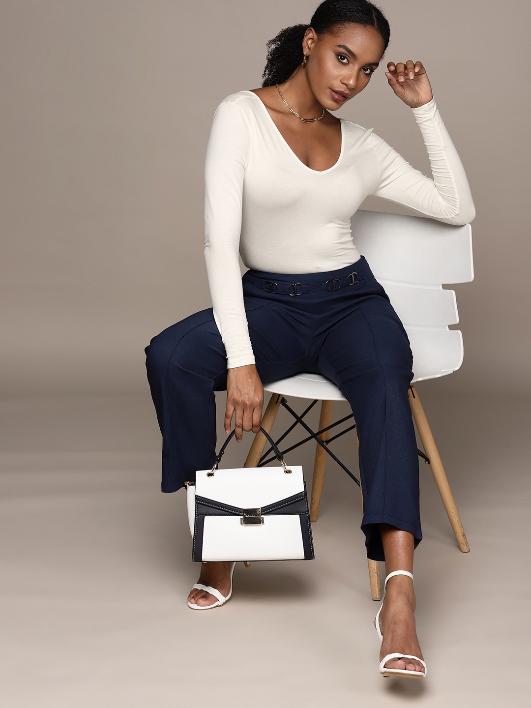 

bebe Women Egret Season Staples Solid V-Neck Body Suit, White