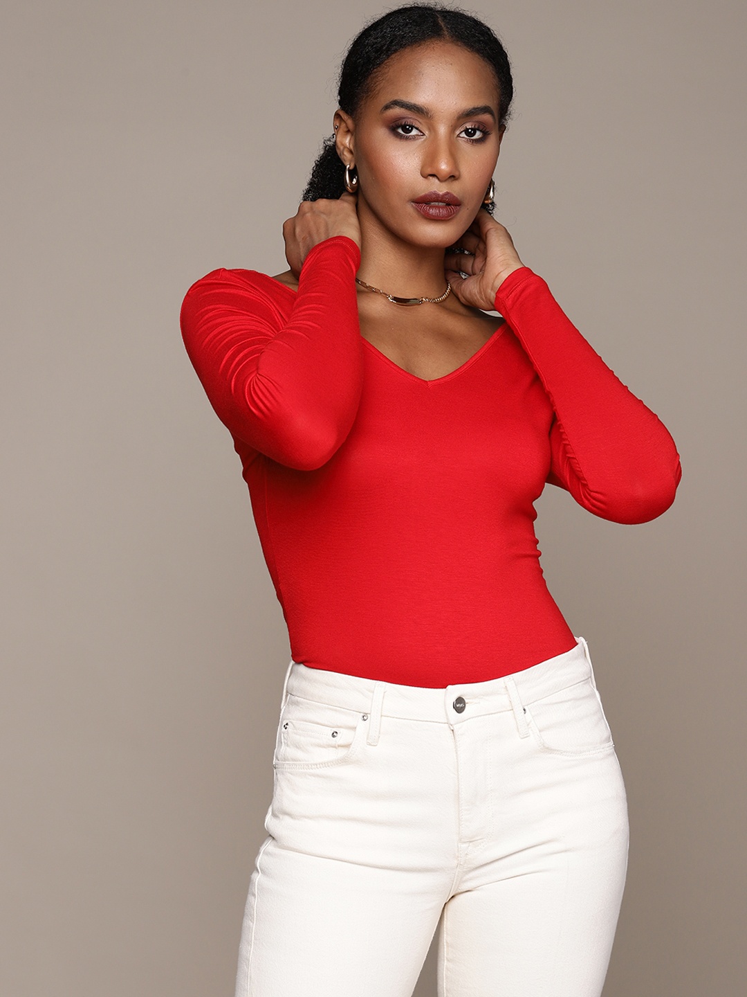 

bebe Women Persian Red Solid V-Neck Body Suit