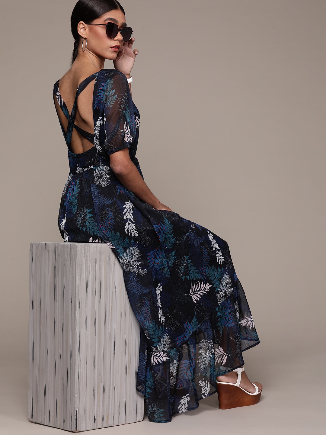 

bebe Women Daylight Blue & White Holiday Floral Puff Sleeves A-Line Maxi Dress, Navy blue