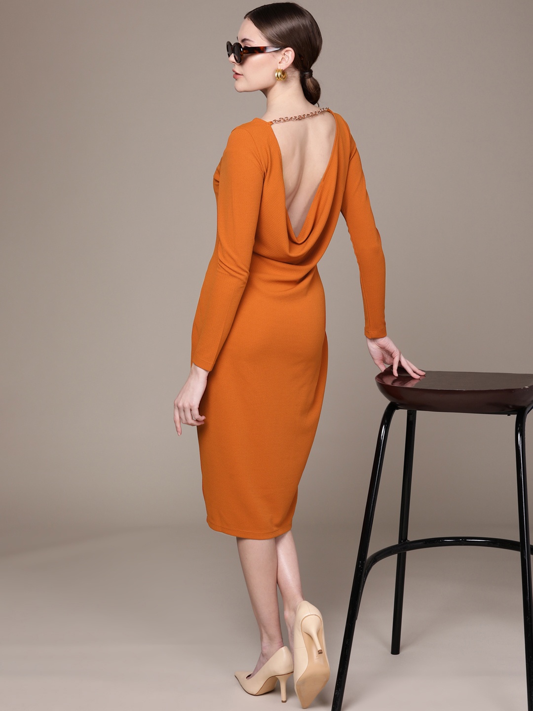 

bebe Women Ginger Bread Season Staples Textured Sheath Dress, Rust