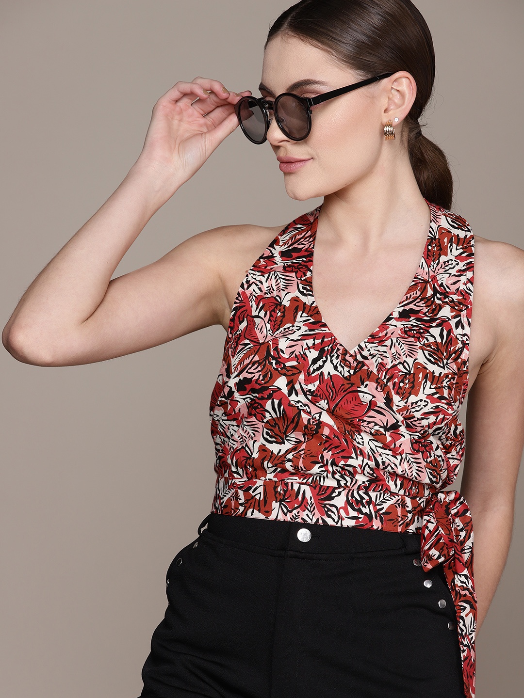 

bebe Women Persian Red & Black Vacation Recall Floral Print Halter Neck Wrap Top