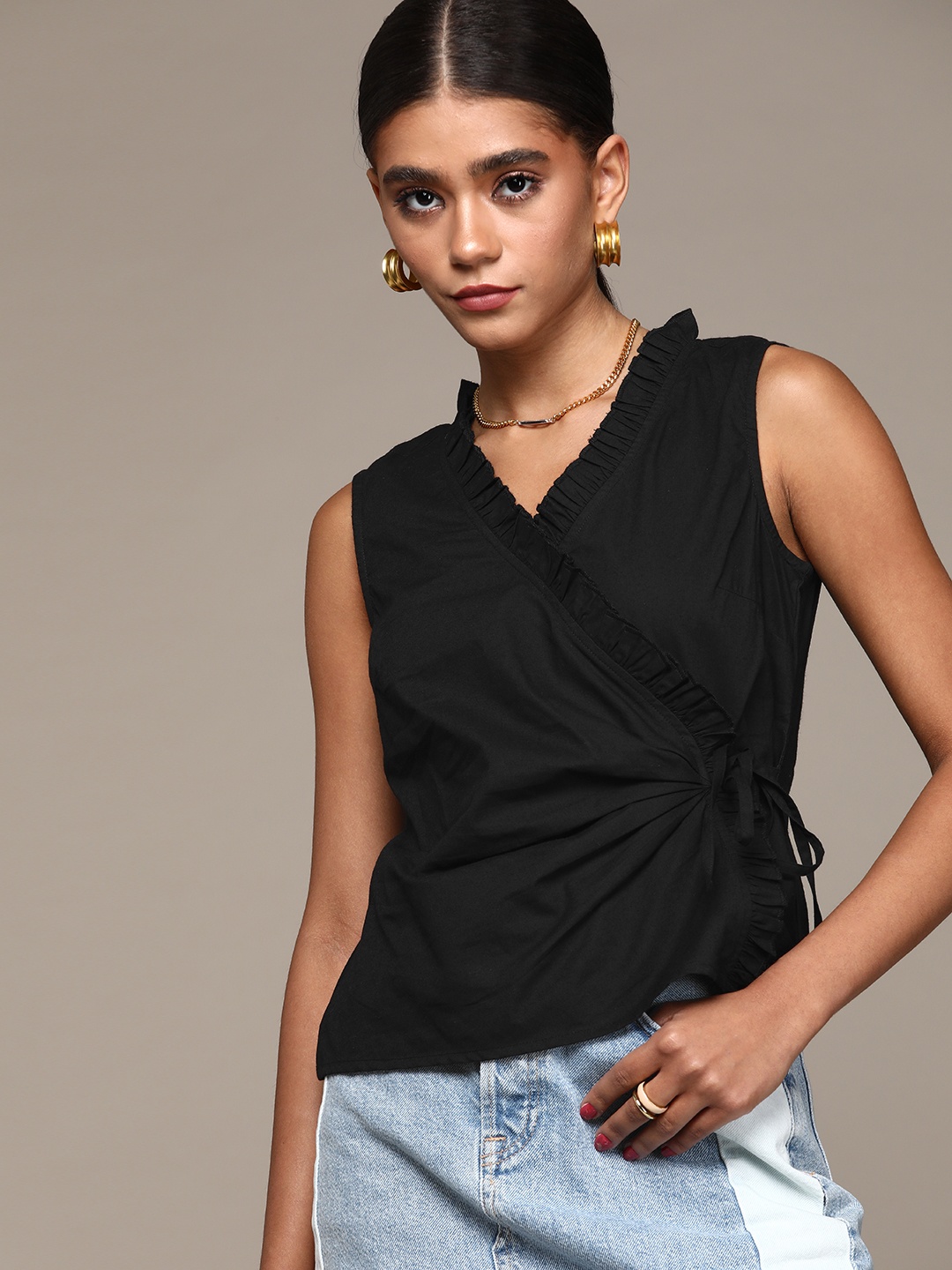 

bebe Women Black Holiday Solid Wrap Top