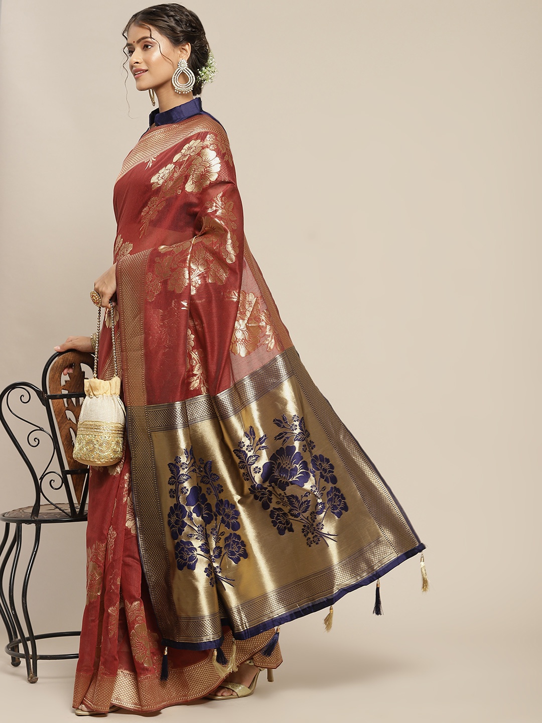 

Somras Maroon & Navy Blue Ethnic Motifs Zari Silk Blend Saree