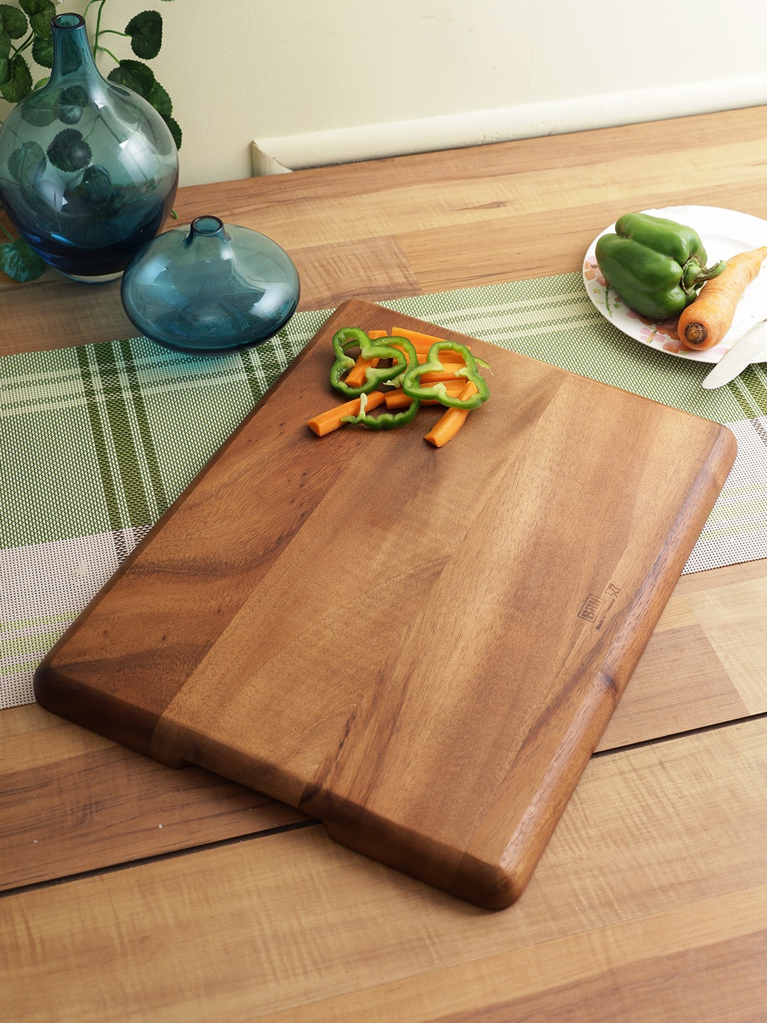 

Billi Brown Solid Rectangle Cutting Board