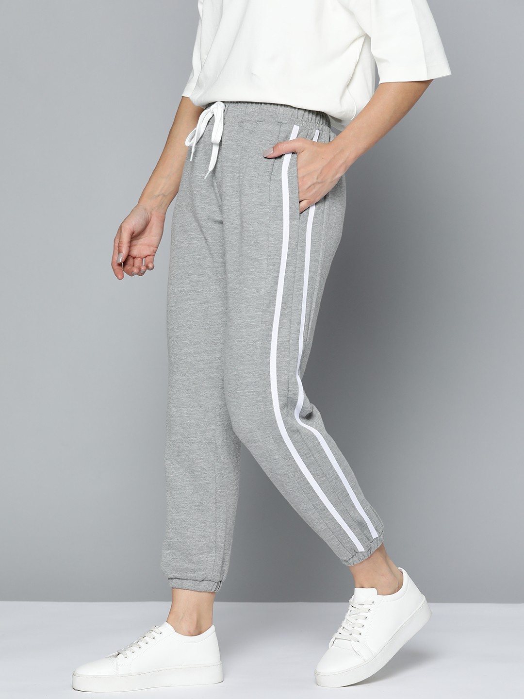 

Mast & Harbour Women Grey Melange Solid Cropped Joggers