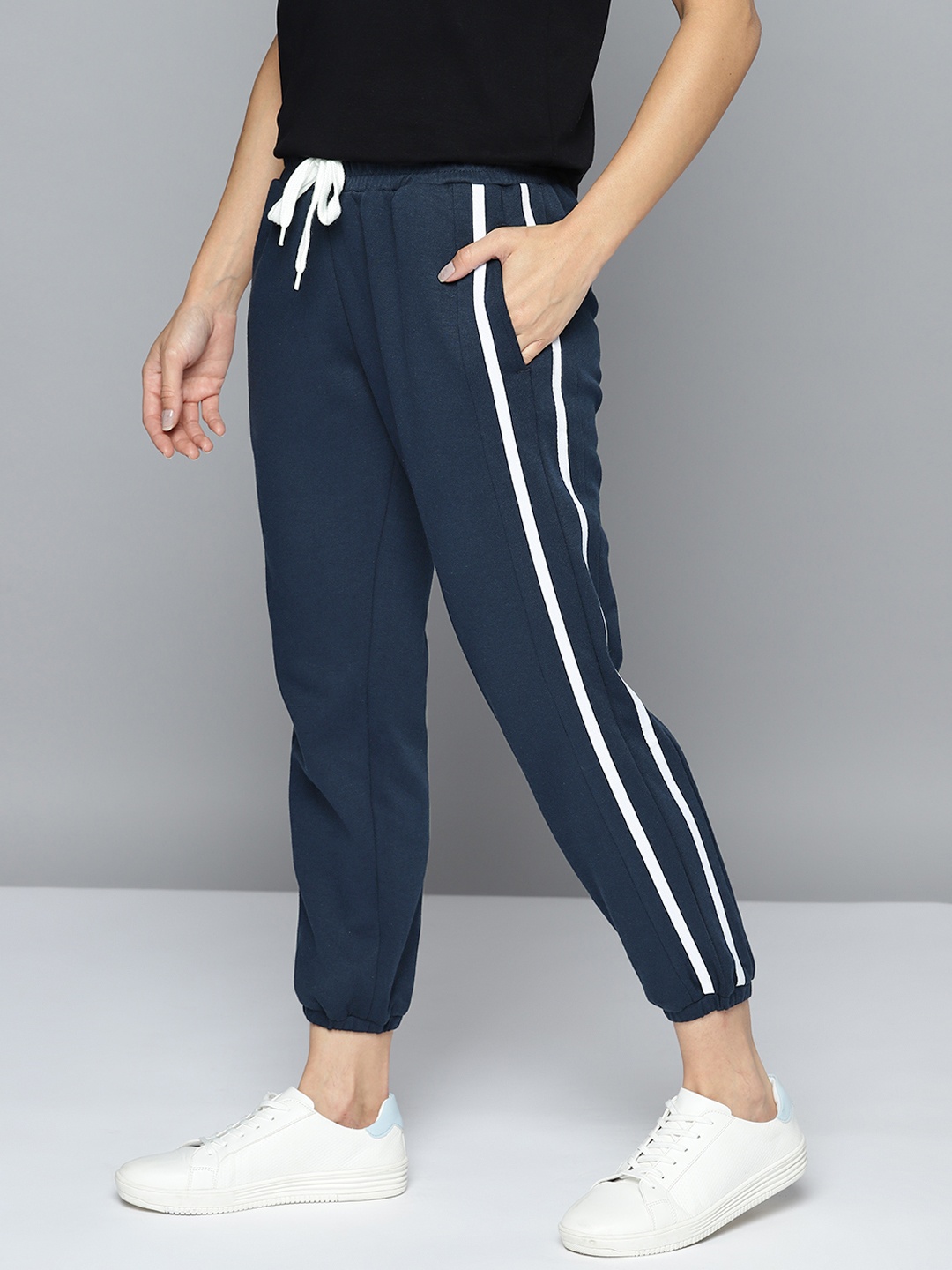 

Mast & Harbour Women Navy Blue Solid Cropped Joggers