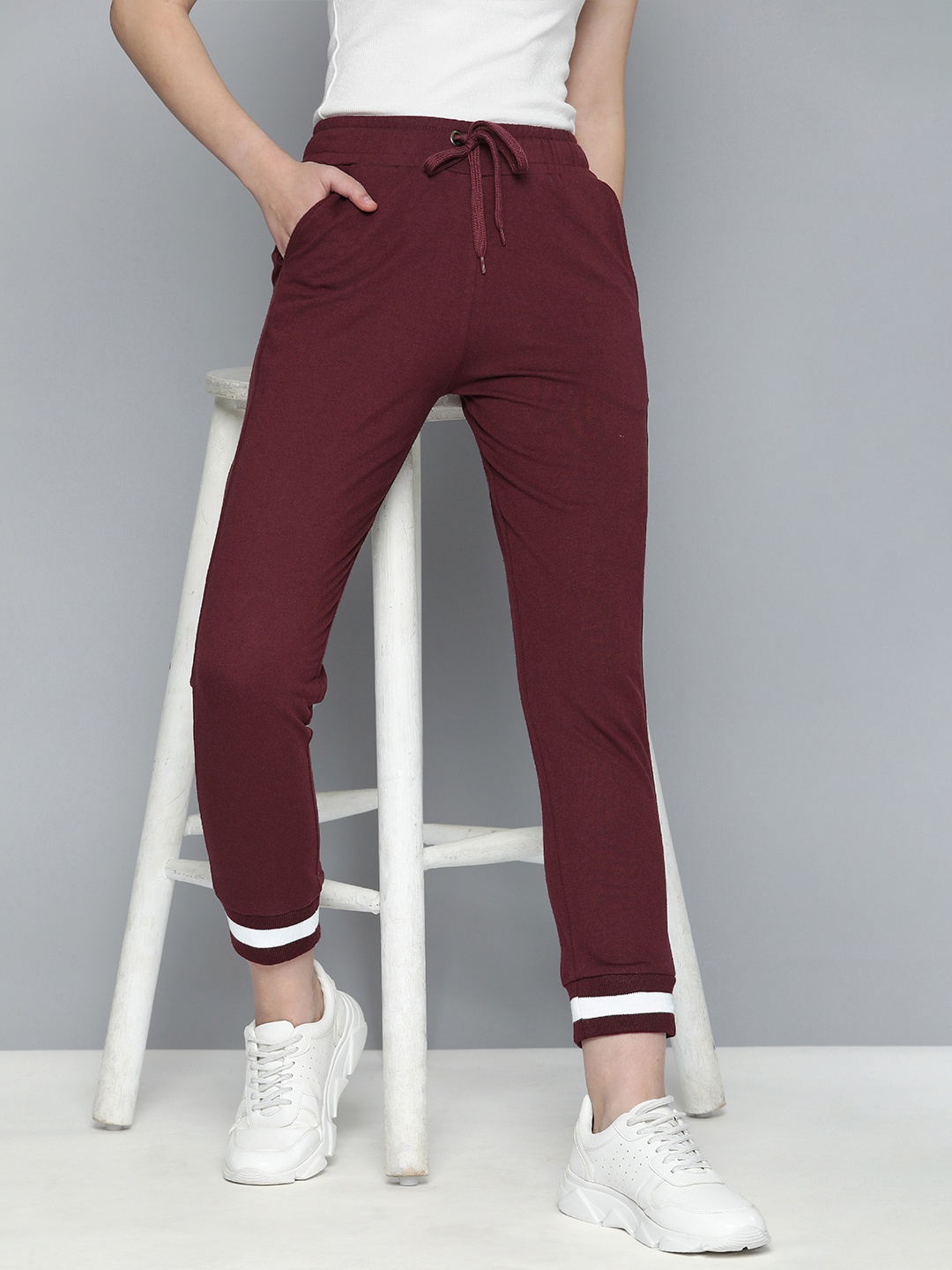 

Mast & Harbour Women Cropped Joggers, Maroon