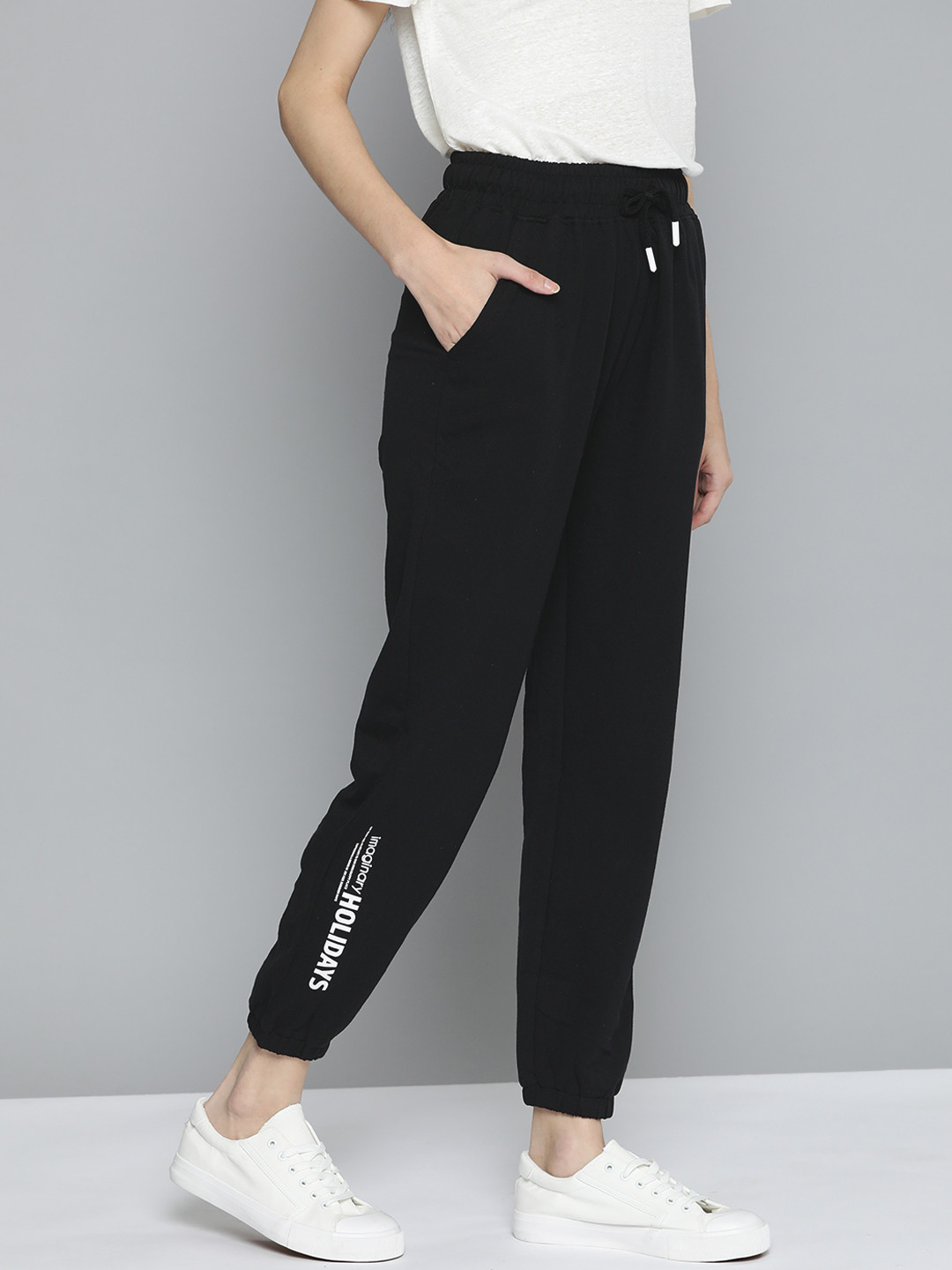 

Mast & Harbour Women Black Printed Detail Joggers