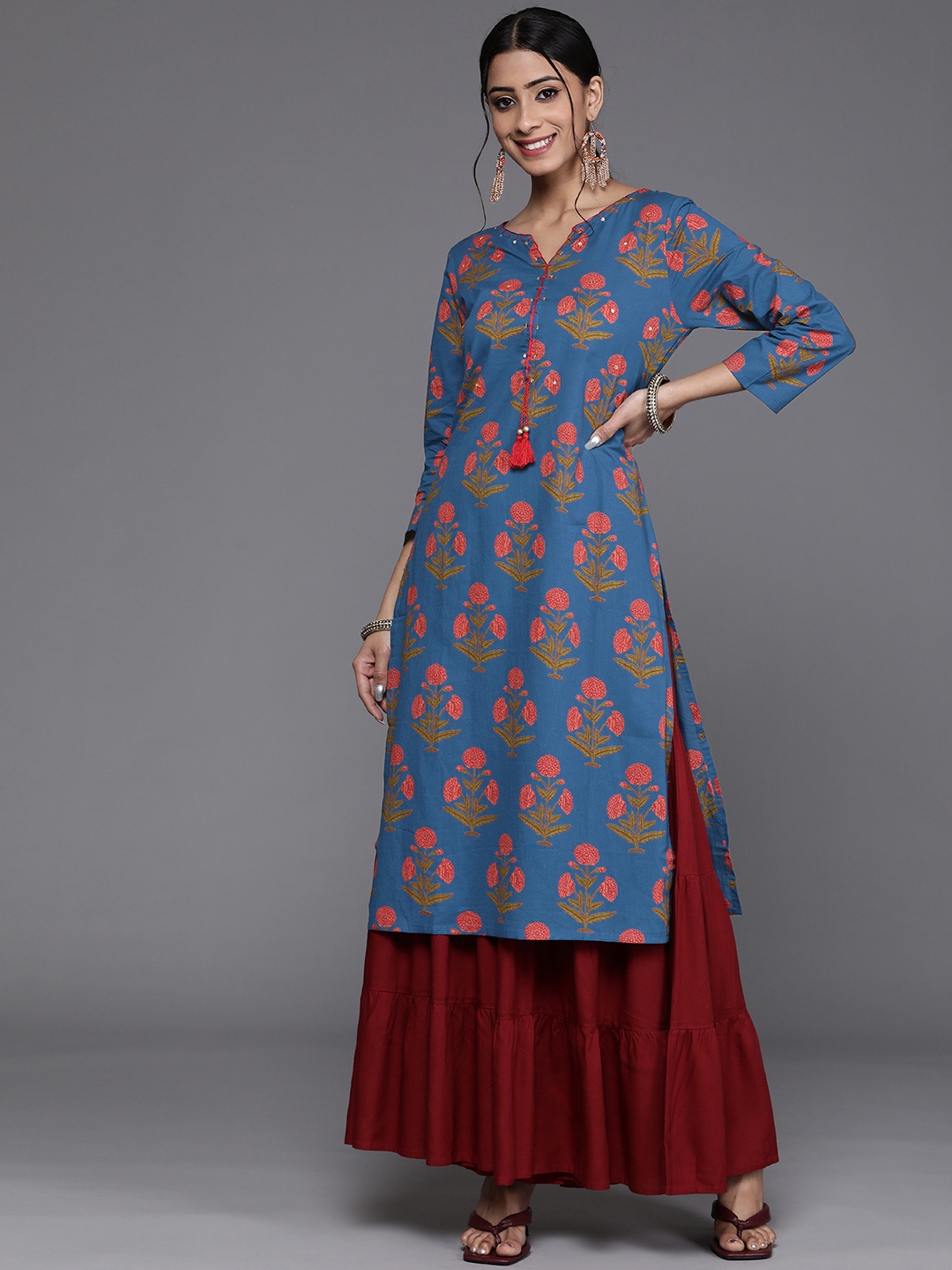 

Varanga Women Blue & Red Floral Printed Kurta