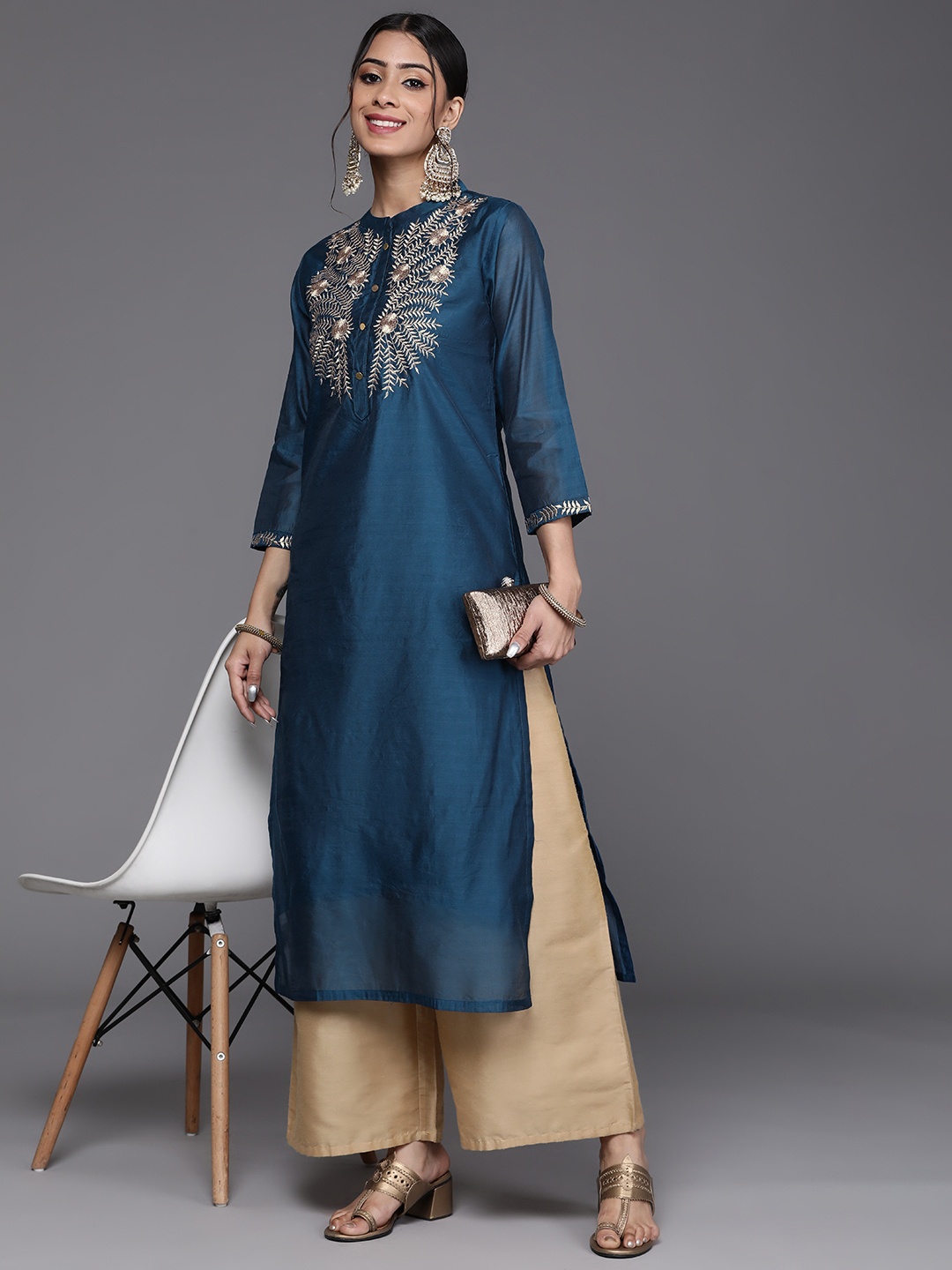 

Varanga Women Teal & Gold-Toned Chanderi Silk Chanderi Silk Kurta