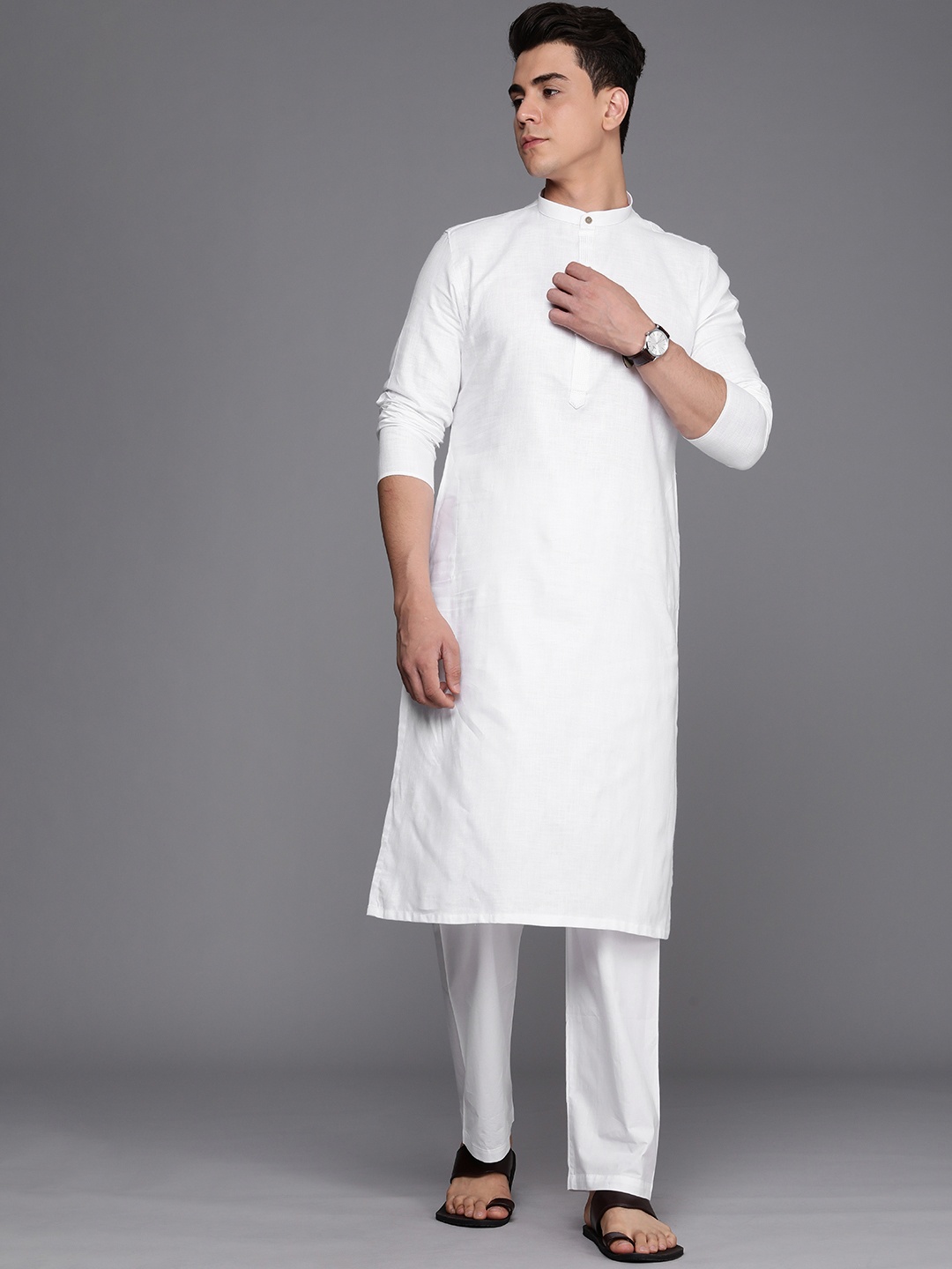 

Manyavar Men White Solid Kurta with Pyjamas