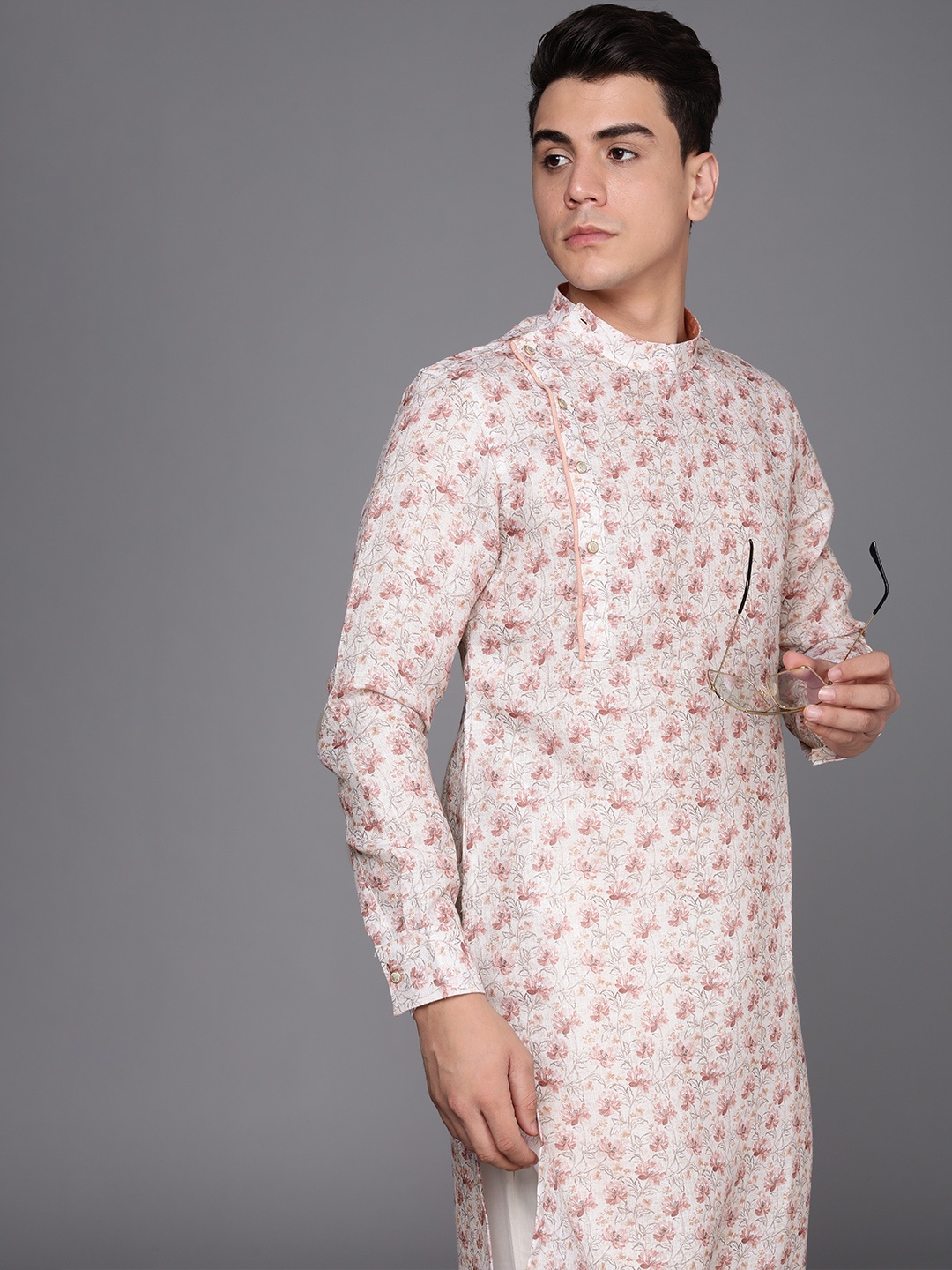 

Manyavar Men Off White & Peach-Coloured Floral Printed Kurta