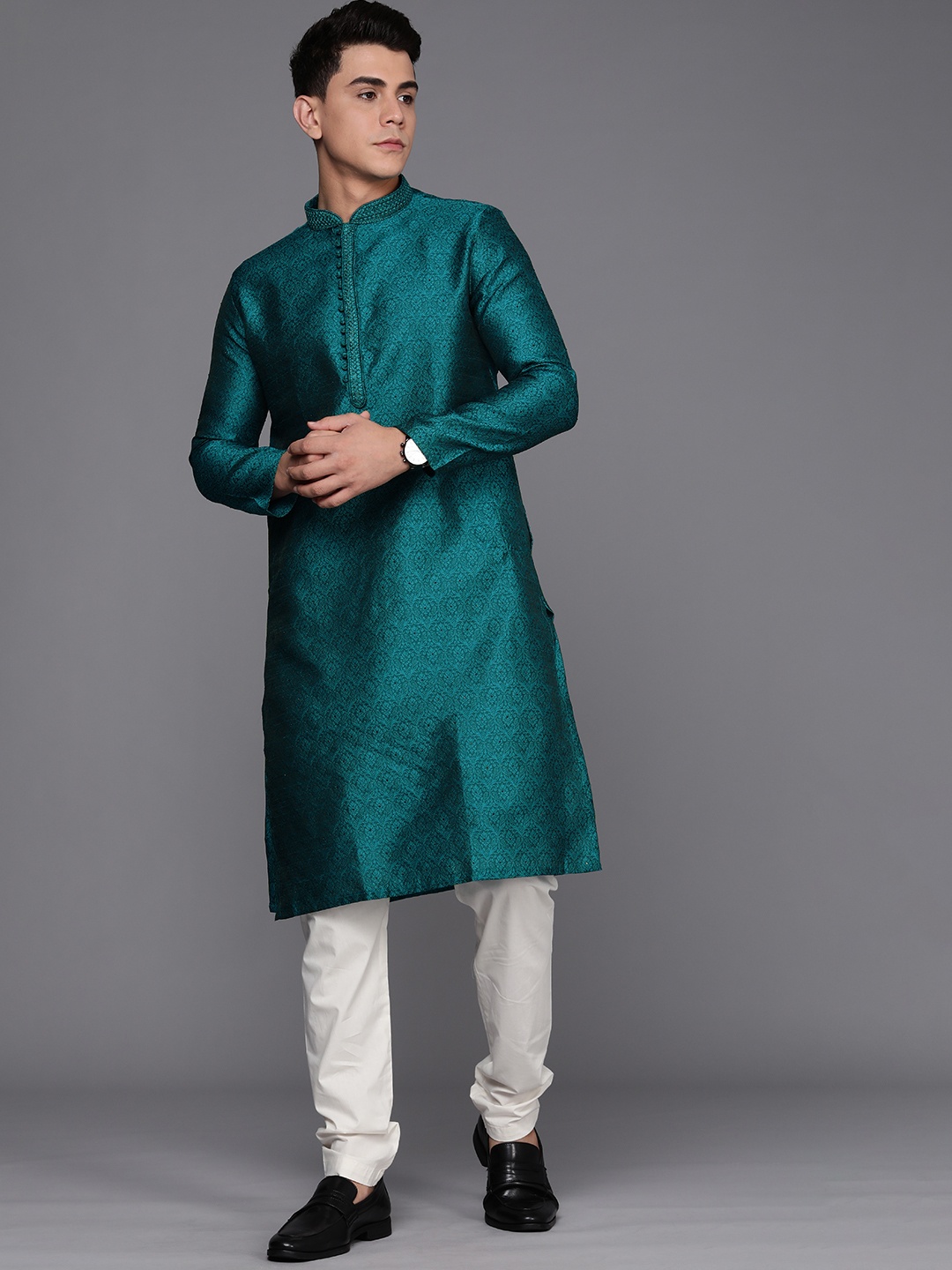 

Manyavar Men Green Jacquard Self Design Kurta with Pyjamas