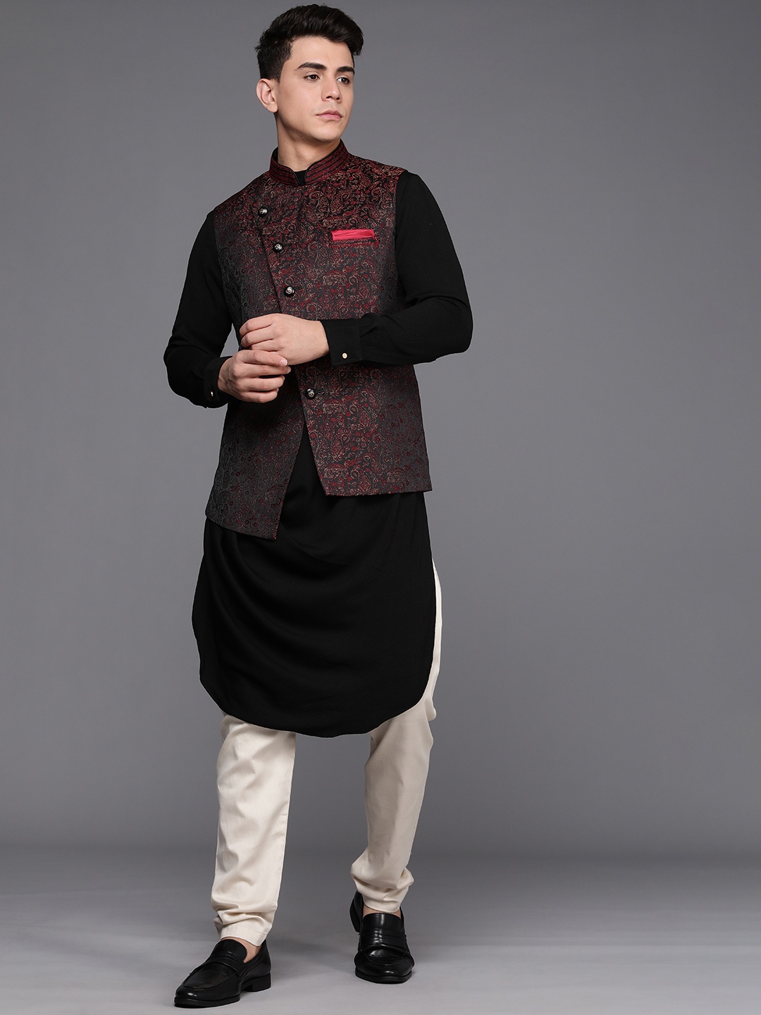 

Manyavar Men Black Solid Pleated Kurta with Pyjamas & Ethnic Motifs Printed Nehru Jacket