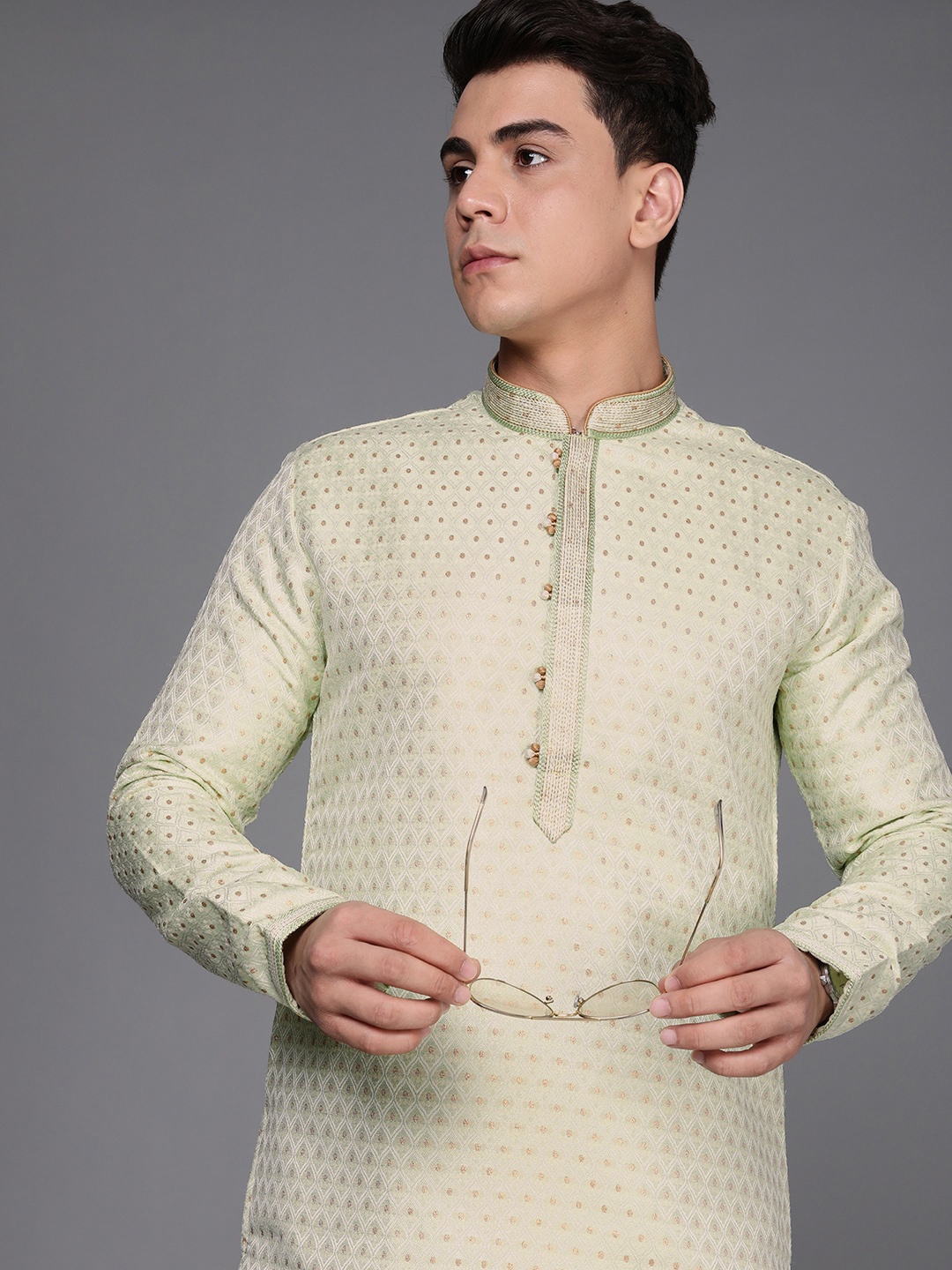 

Manyavar Men Green Jacquard Woven Design Kurta with Pyjamas