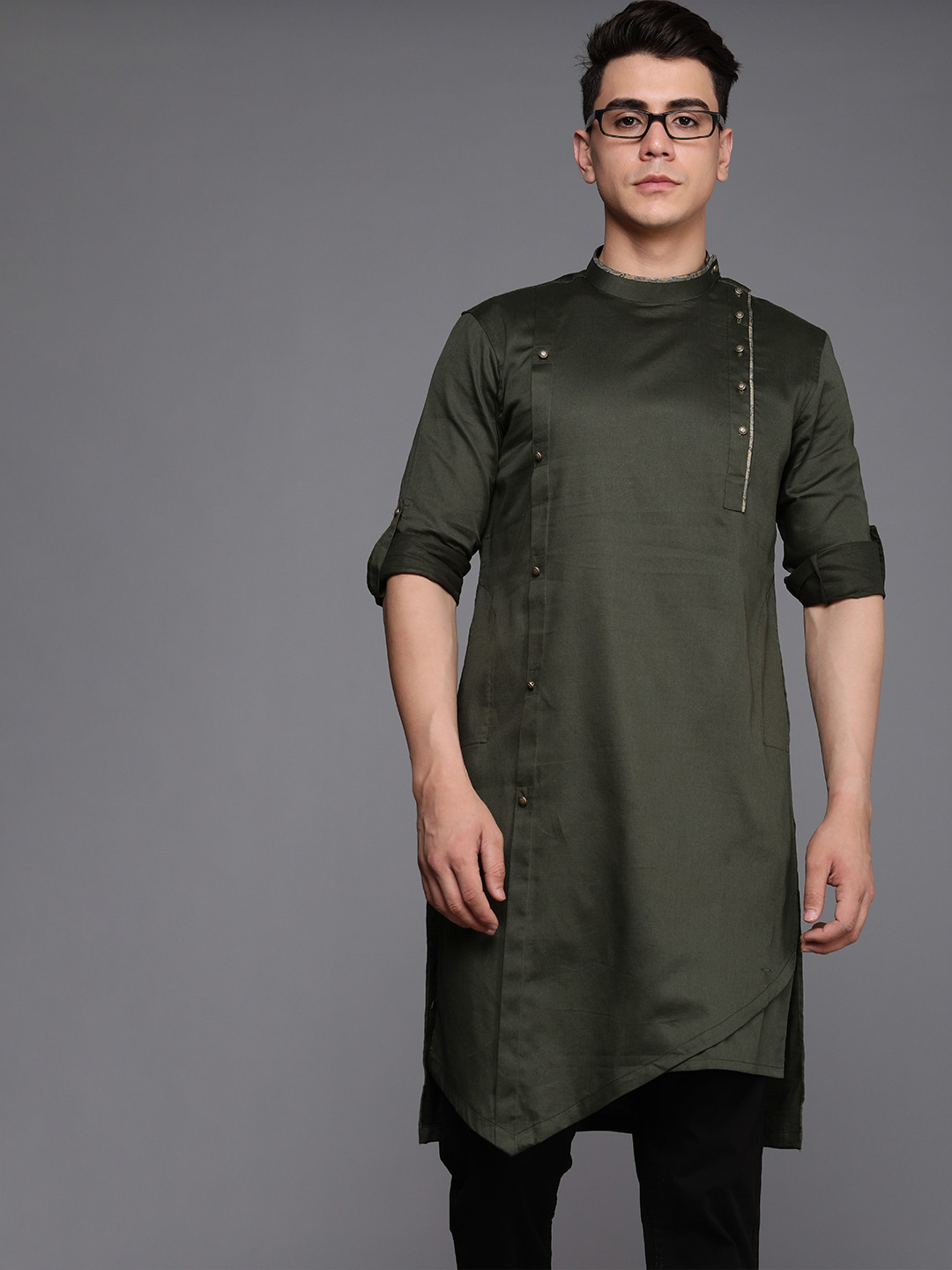 

Manyavar Men Green Solid Straight Kurta