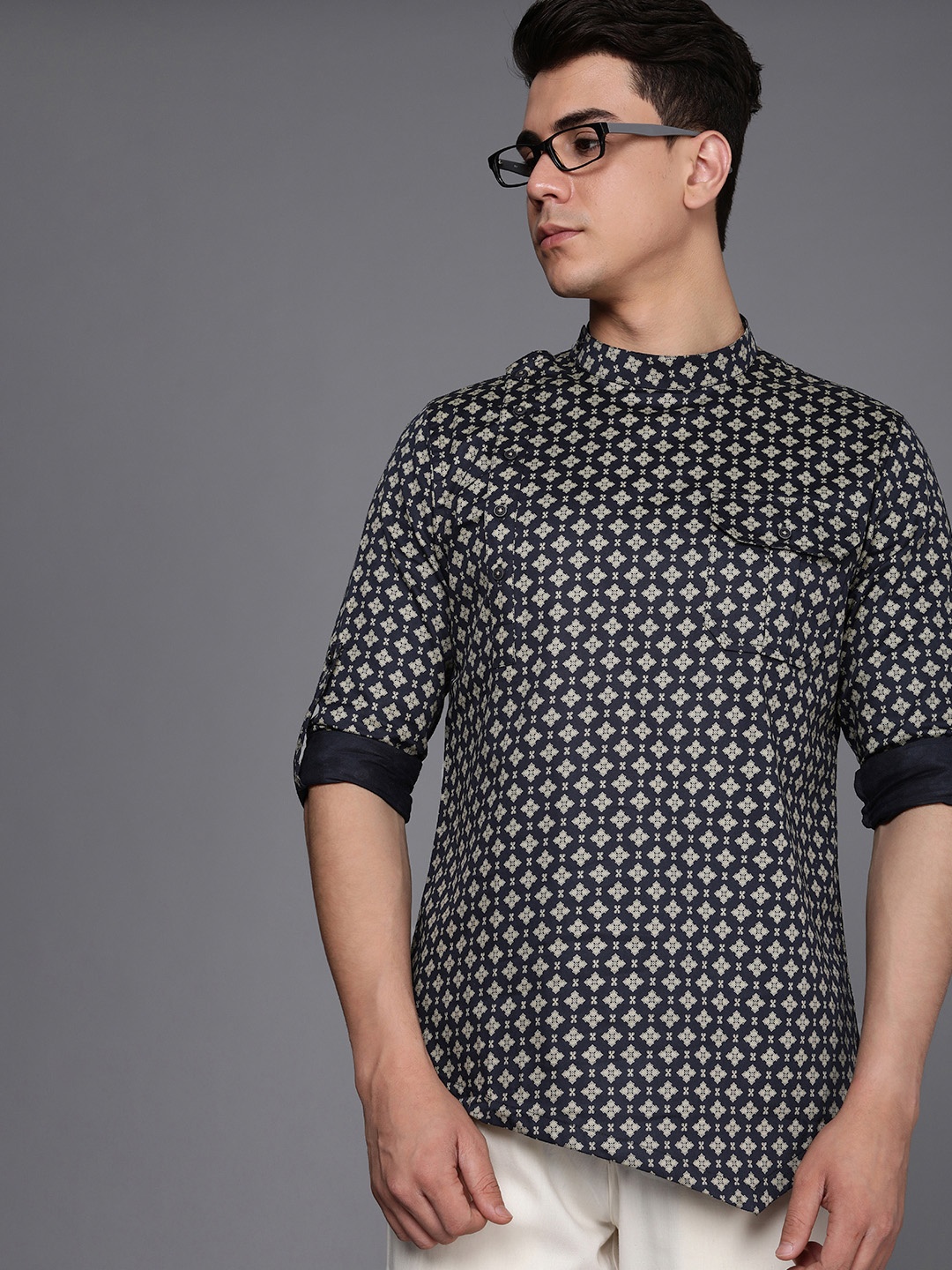 

Manyavar Men Navy Blue & Beige Ethnic Motifs Printed Short Kurta