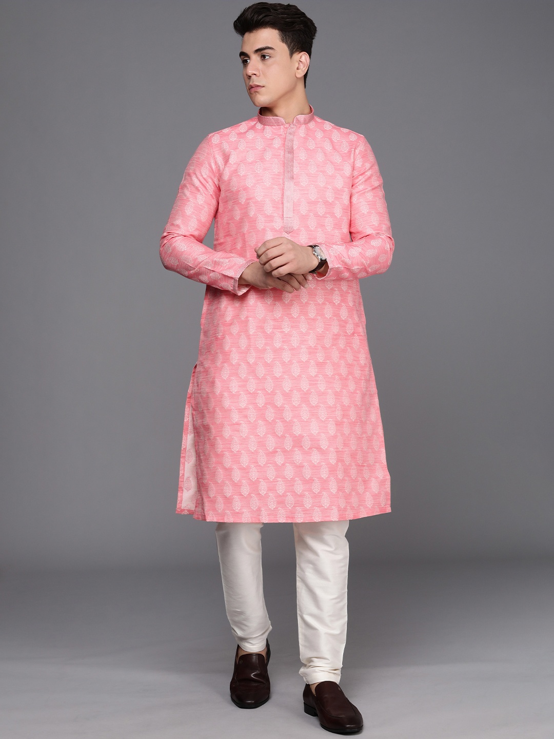 

Manyavar Men Pink Jacquard Self Design Kurta with Pyjamas