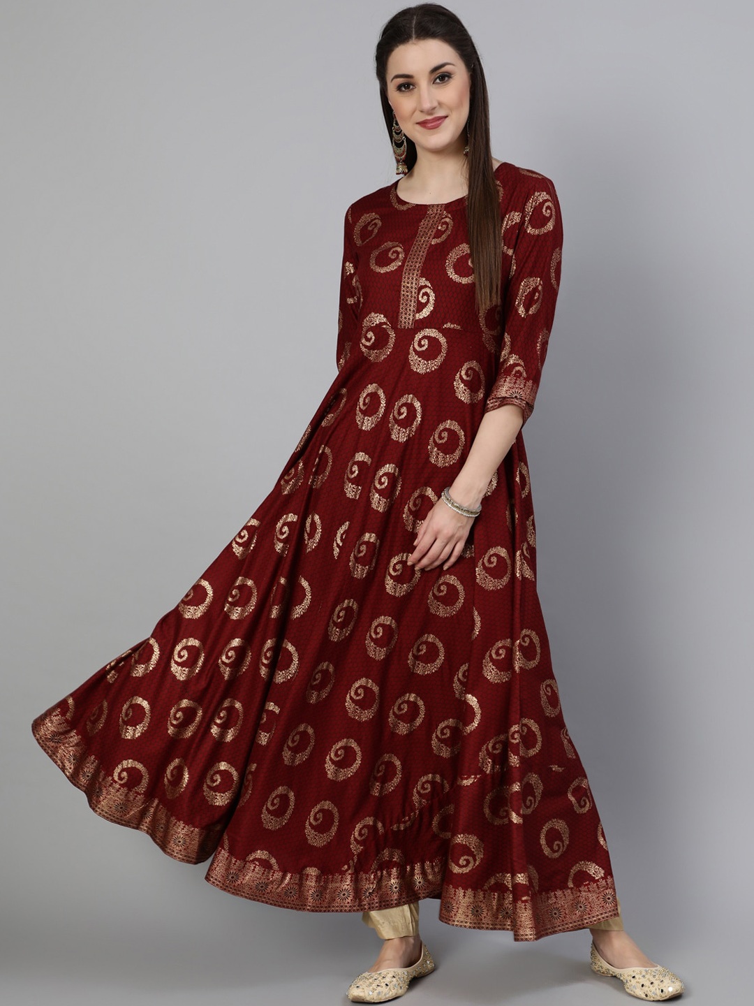 

KIMAYRA Women Maroon Geometric Printed Gotta Patti Anarkali Kurta