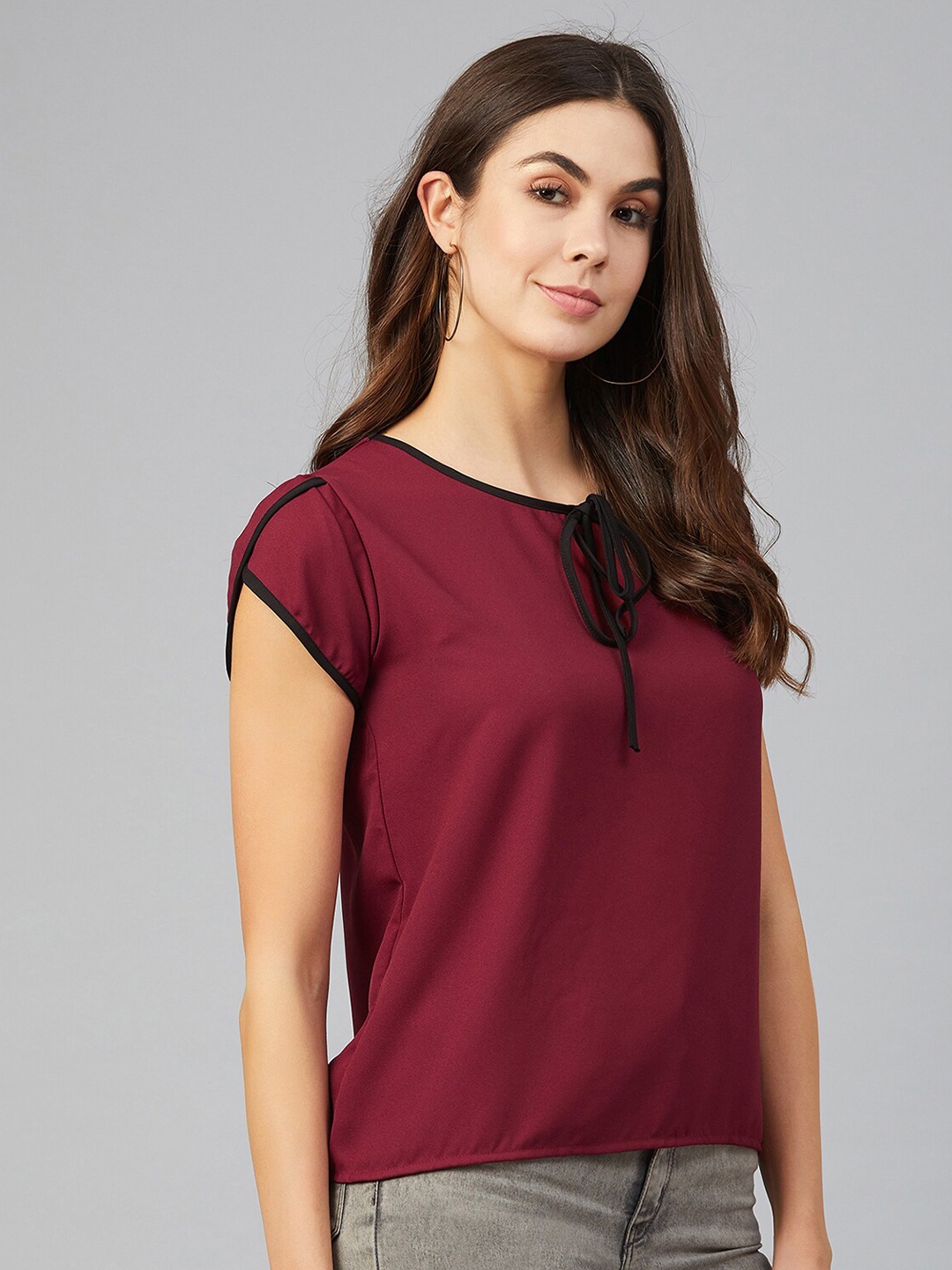 

CHIMPAAANZEE Maroon Tie-Up Neck Top
