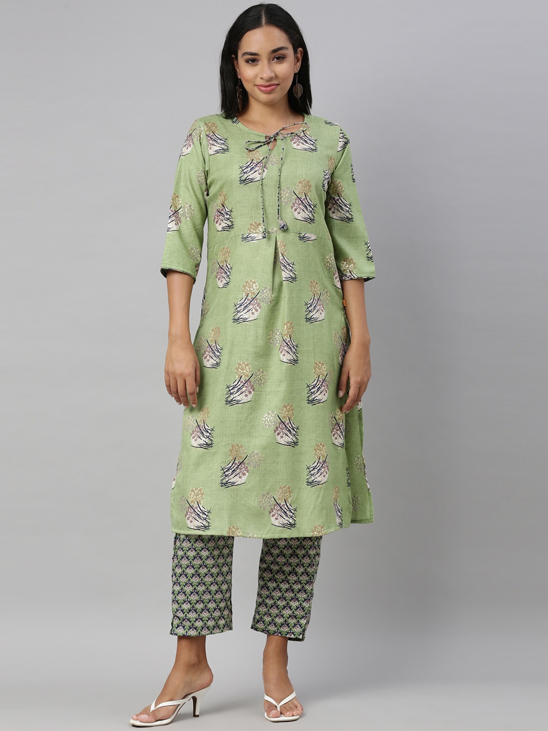 

Nahara Women Green Floral Printed Kurti with Trousers