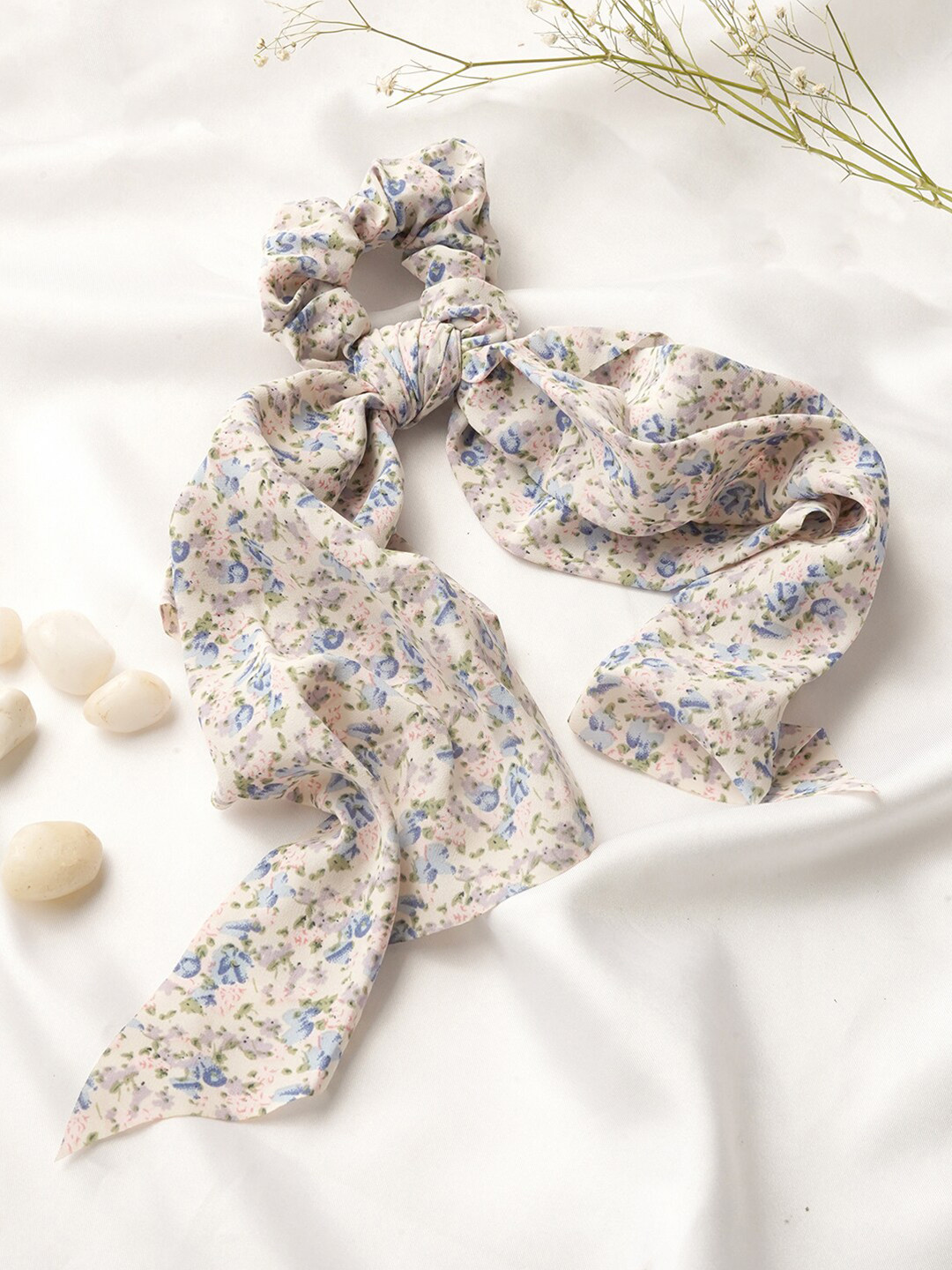 

JOKER & WITCH Women White & Blue Floral Scarf Scrunchie
