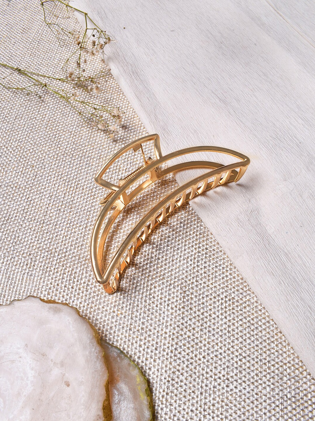 

JOKER & WITCH Women Gold-Toned Solid Claw Clip