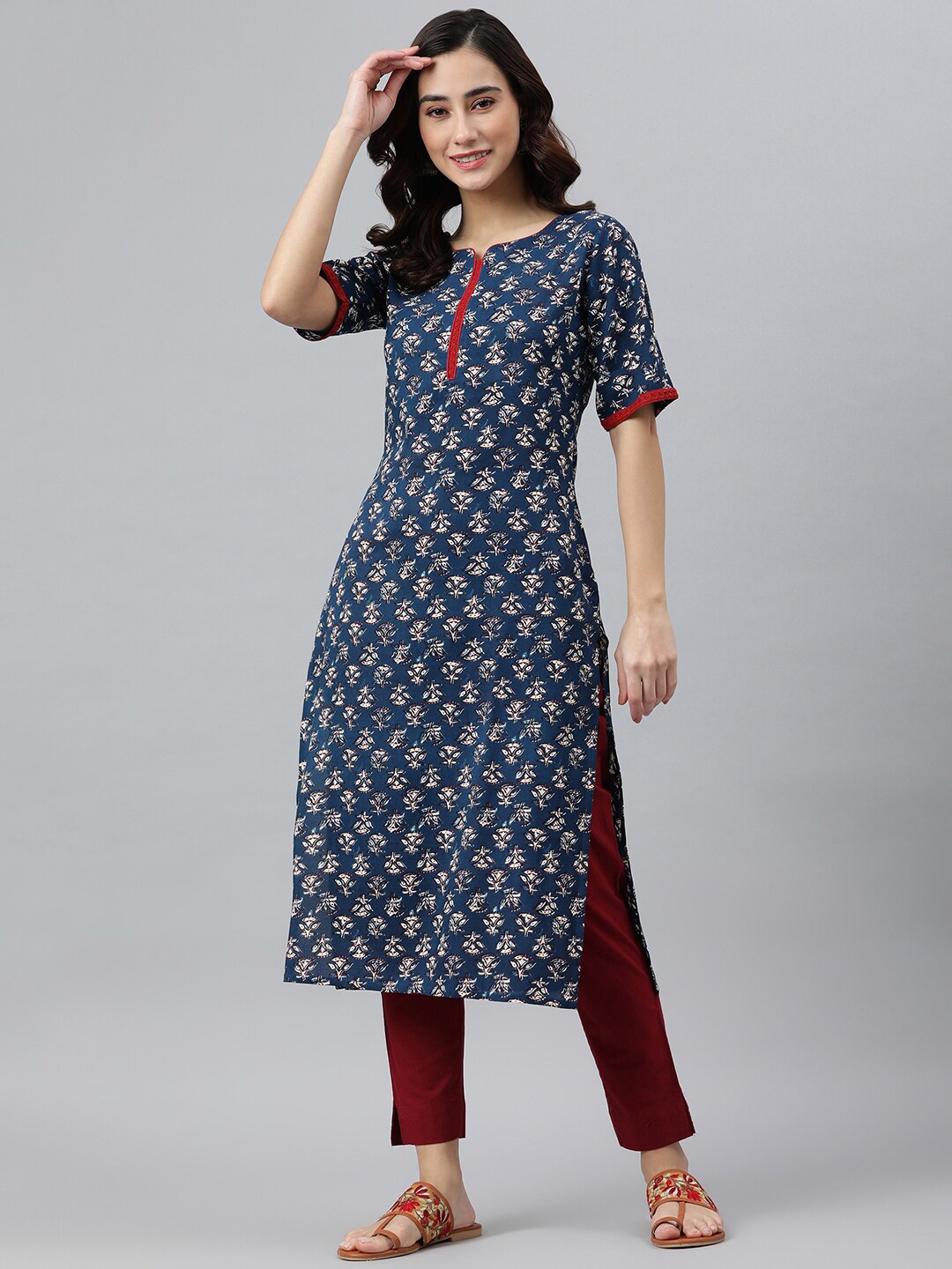 

Janasya Women Blue Rayon Floral Print Straight Kurta
