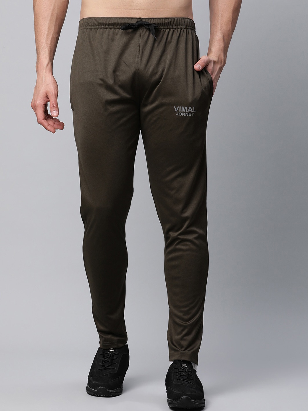 

MACK JONNEY JONNEY Men Olive Solid Track Pants
