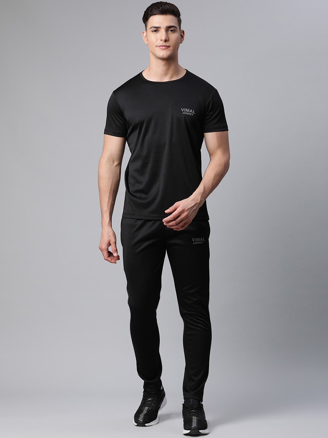 

MACK JONNEY JONNEY Men Black Solid Tracksuit