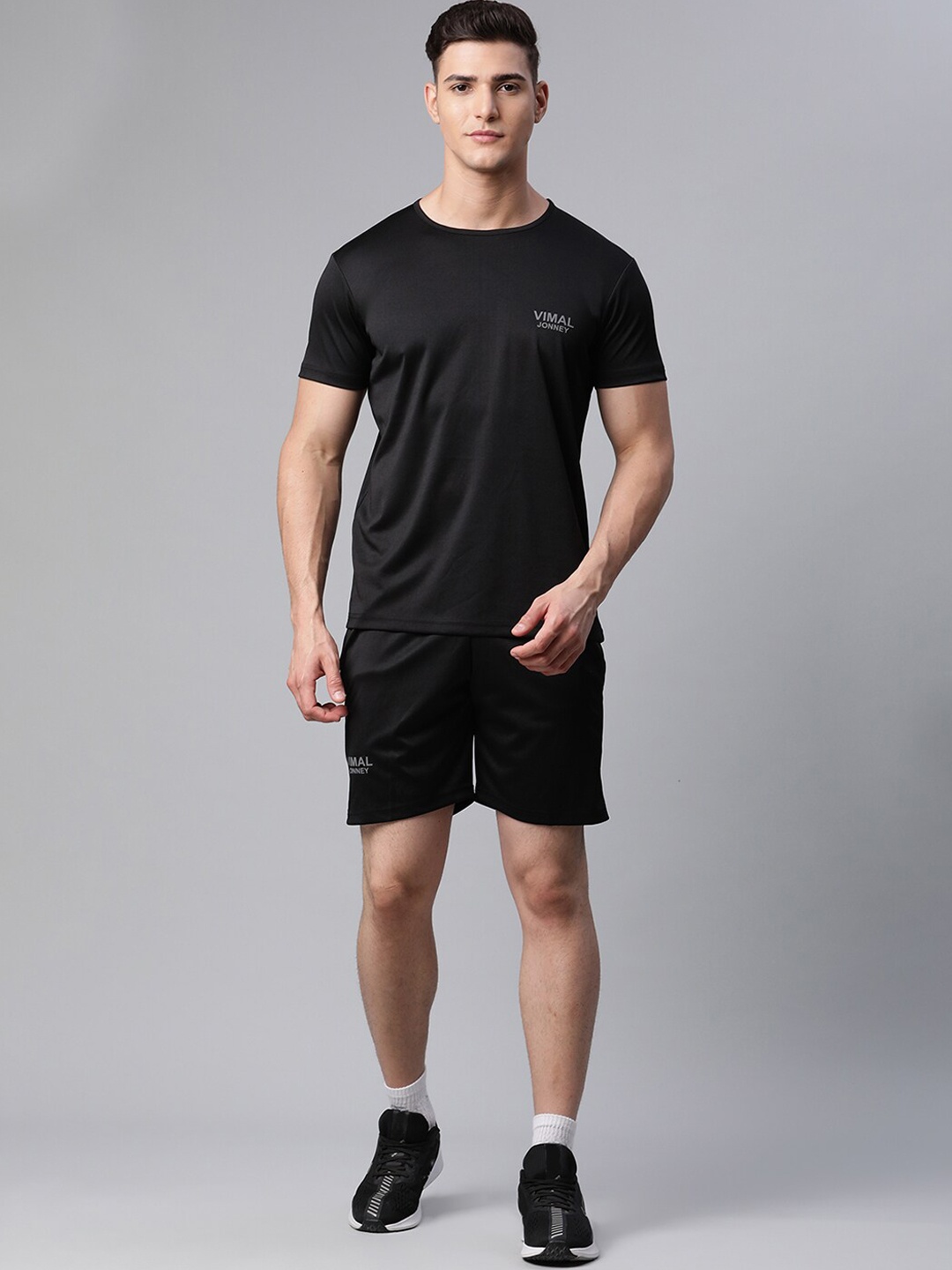 

MACK JONNEY JONNEY Men Black Solid Track Suit