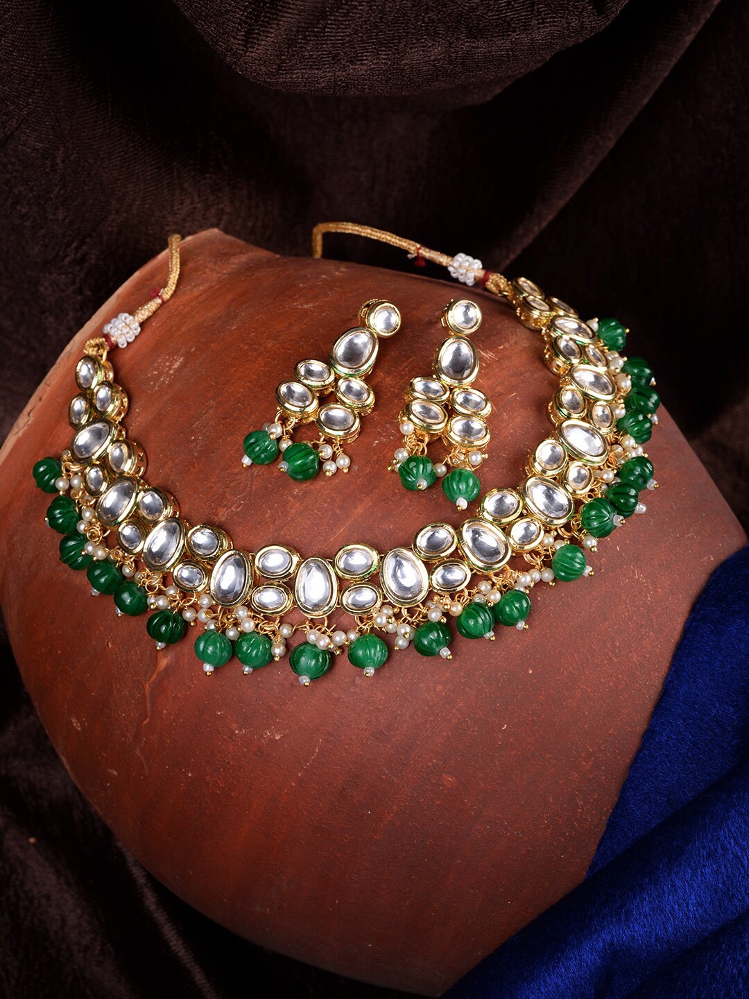 

Saraf RS Jewellery Gold-Plated Green & White Kundan Studded Beaded Choker Jewellery Set