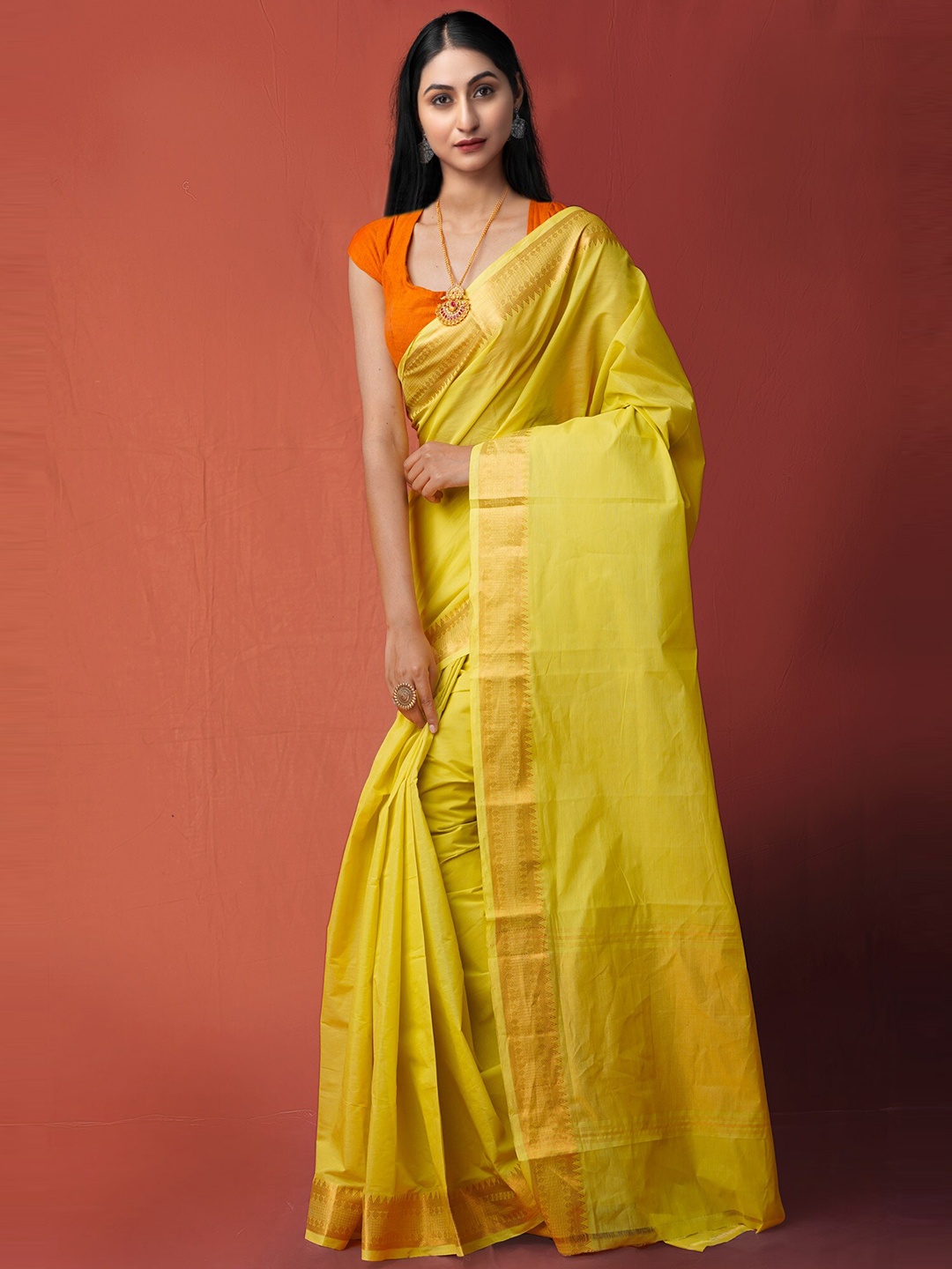 

Unnati Silks Green & Gold-Toned Pure Cotton Mangalagiri Saree