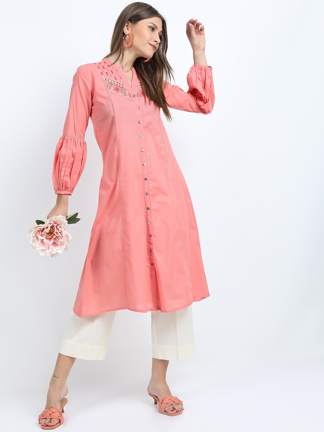 

Vishudh Women Coral Floral Embroidered Cotton Straight Kurta