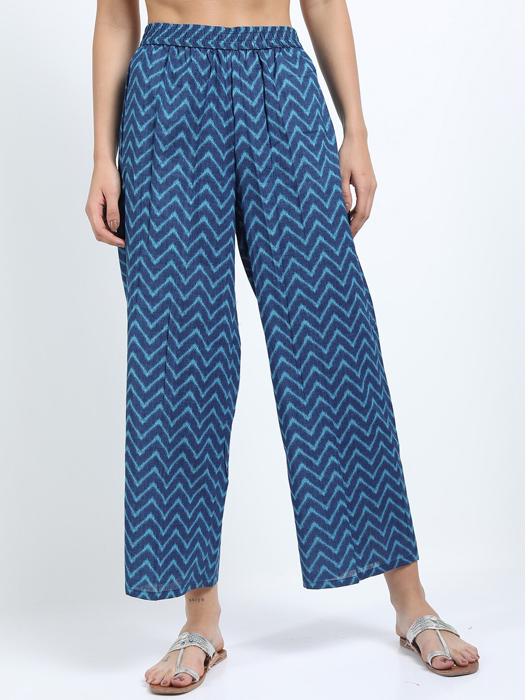 

Vishudh Women Blue Leheriya Print Cotton Cropped Palazzo